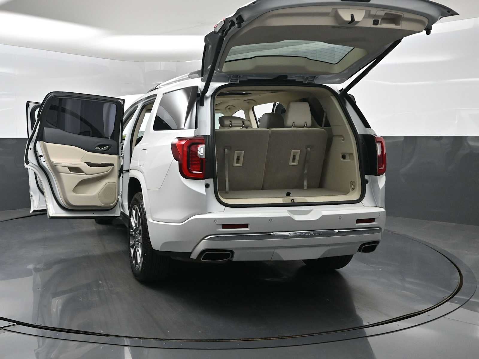 2022 GMC Acadia Denali