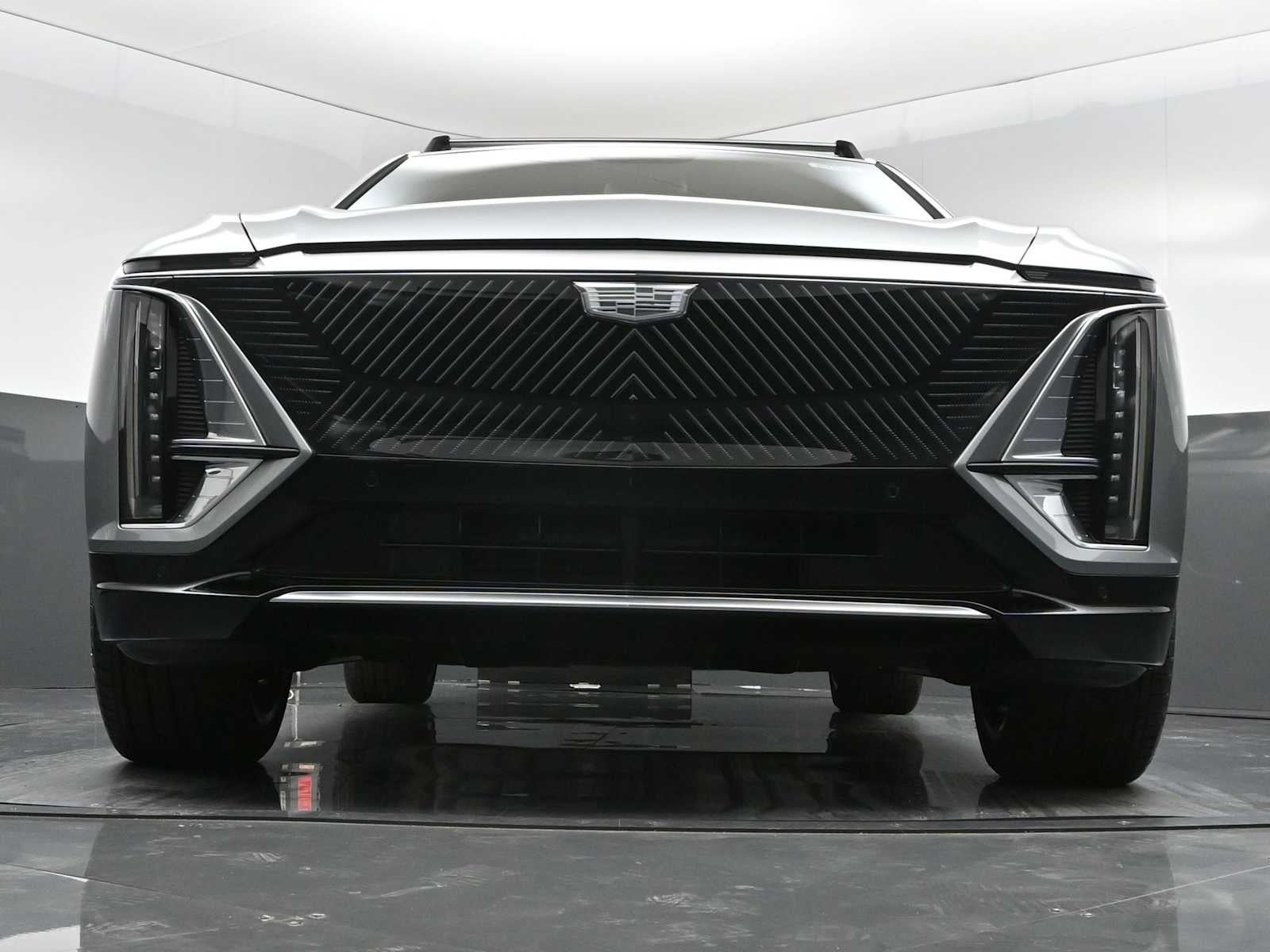 2025 Cadillac LYRIQ Luxury 1