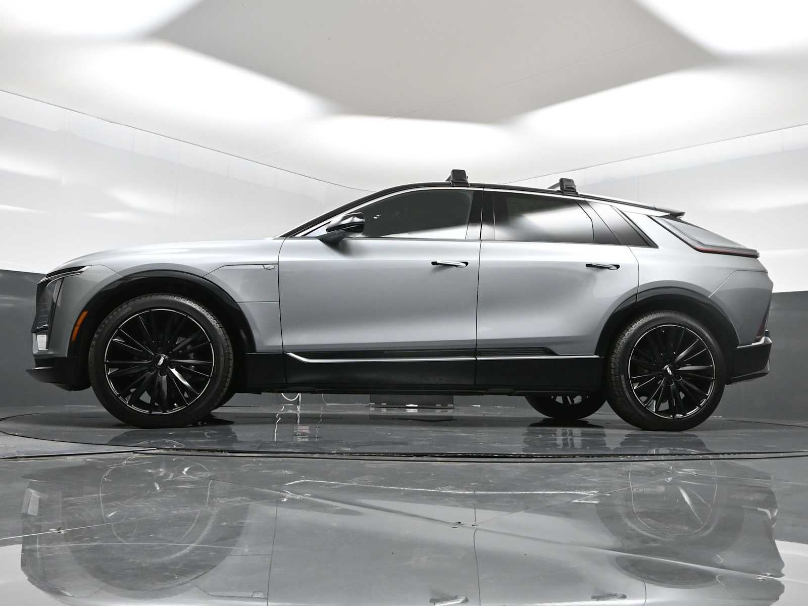 2025 Cadillac LYRIQ Luxury 1