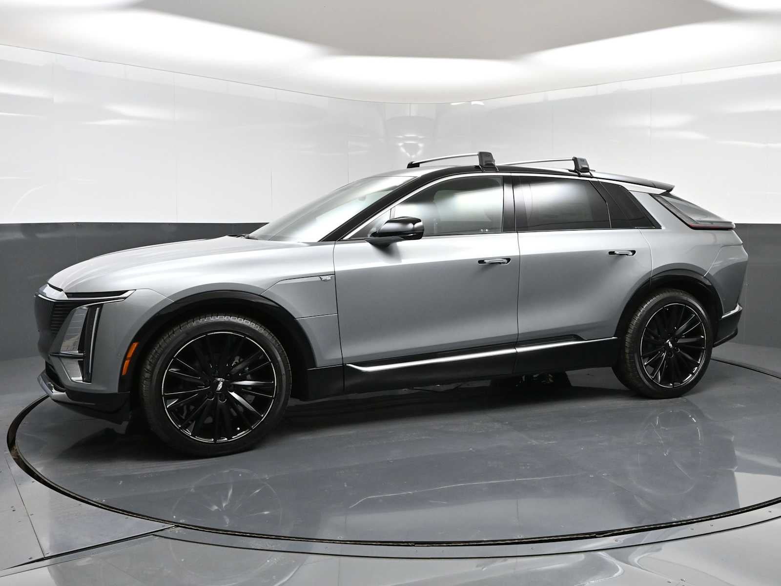 2025 Cadillac LYRIQ Luxury 1