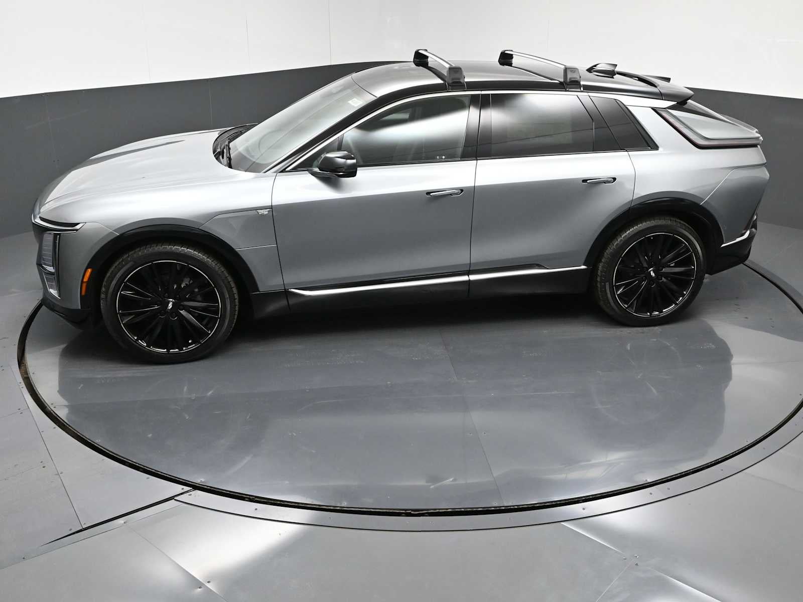 2025 Cadillac LYRIQ Luxury 1