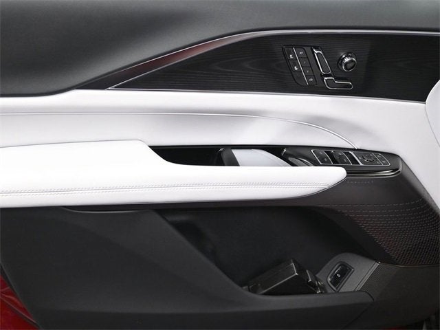 2025 Cadillac LYRIQ Luxury 1