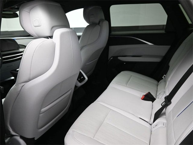 2025 Cadillac LYRIQ Luxury 1