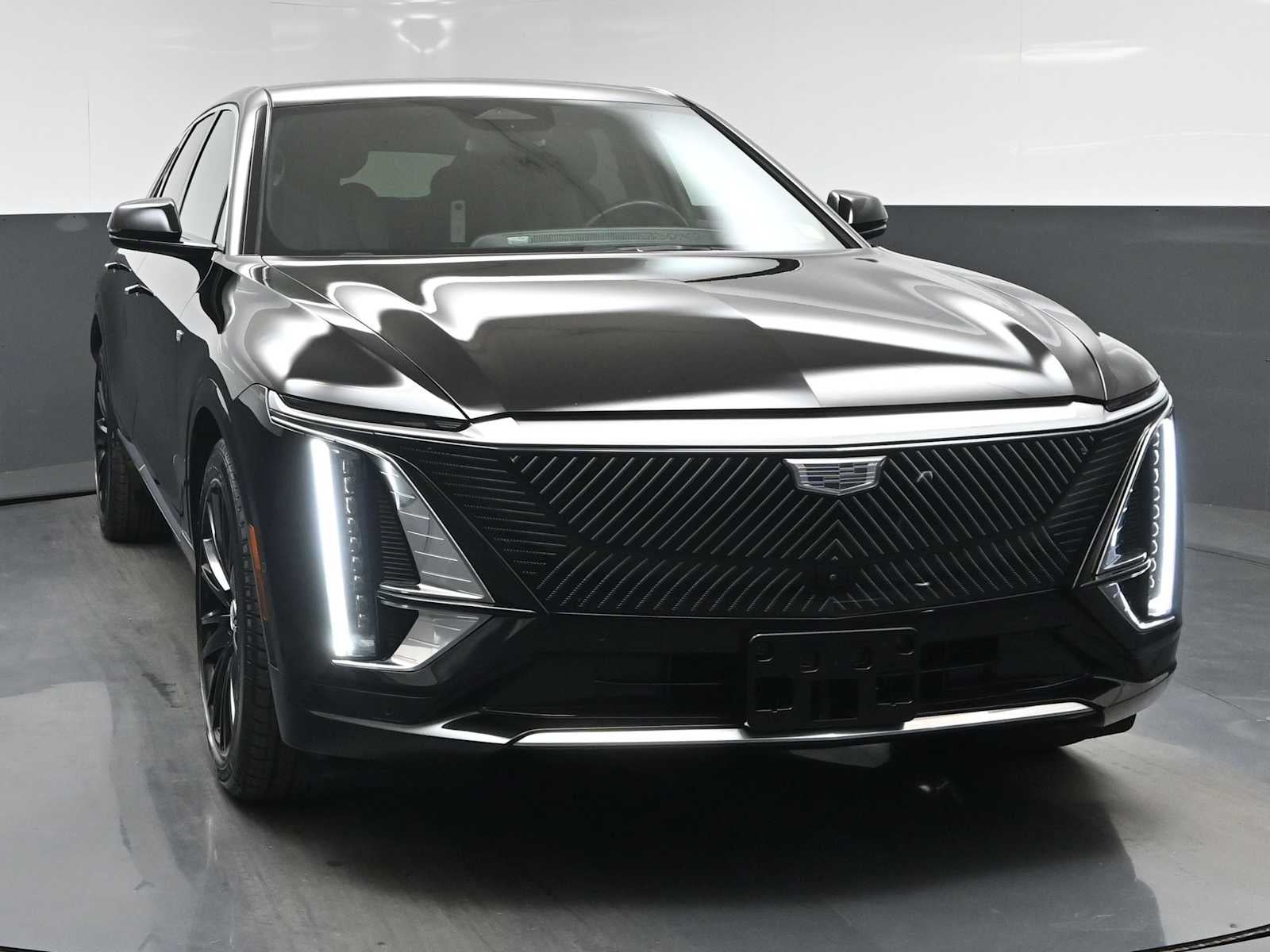 2024 Cadillac LYRIQ Luxury 1