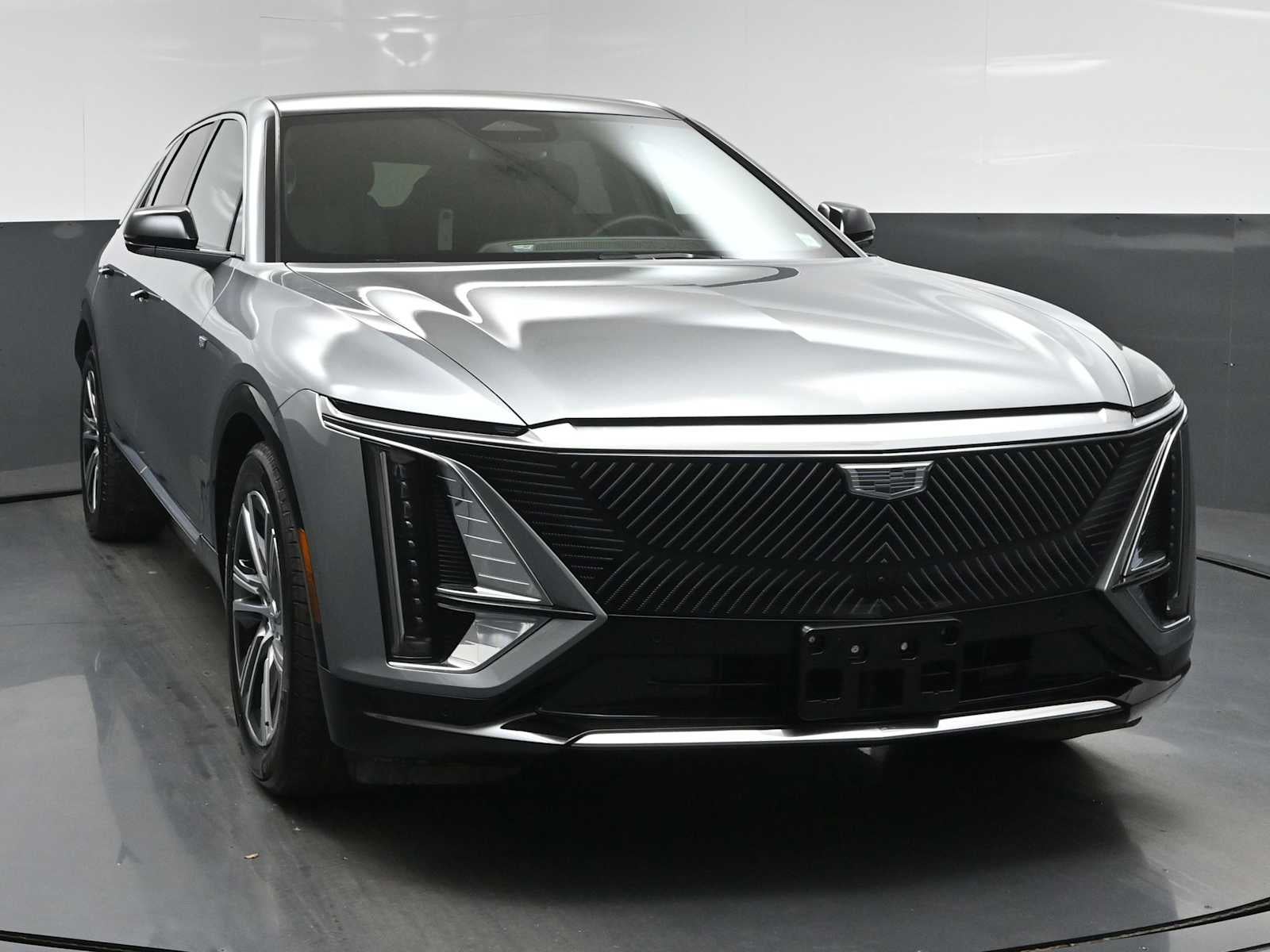 2024 Cadillac LYRIQ Luxury 1