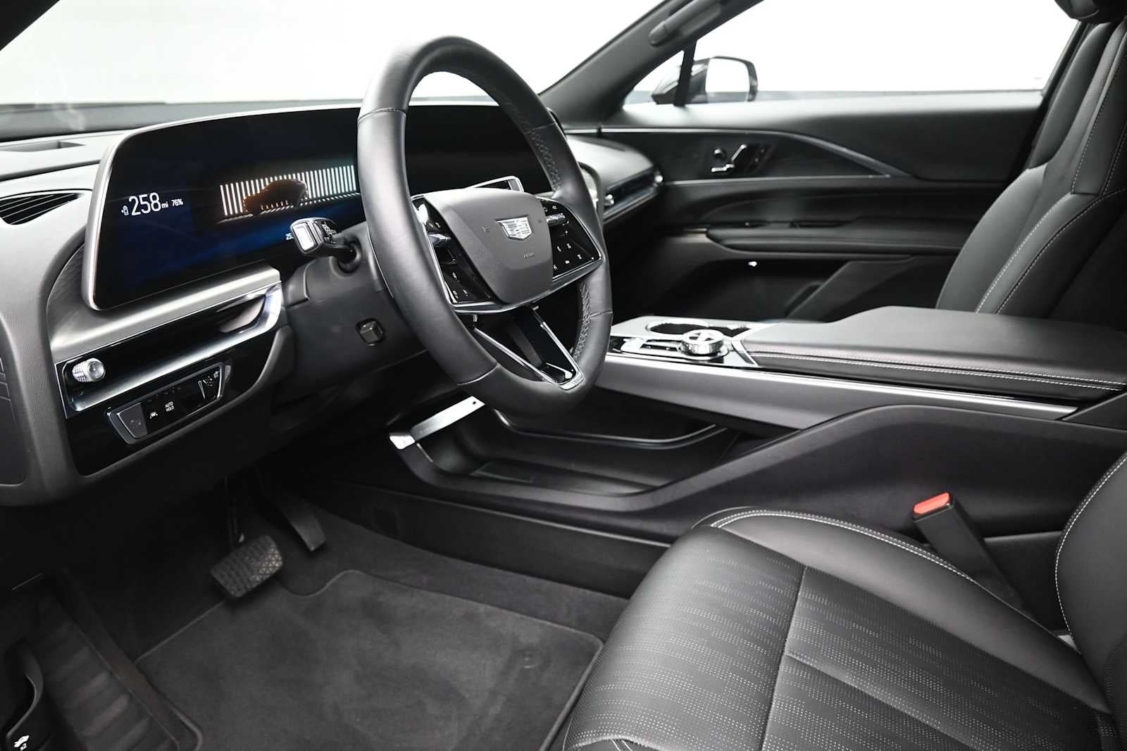2024 Cadillac LYRIQ Luxury 1