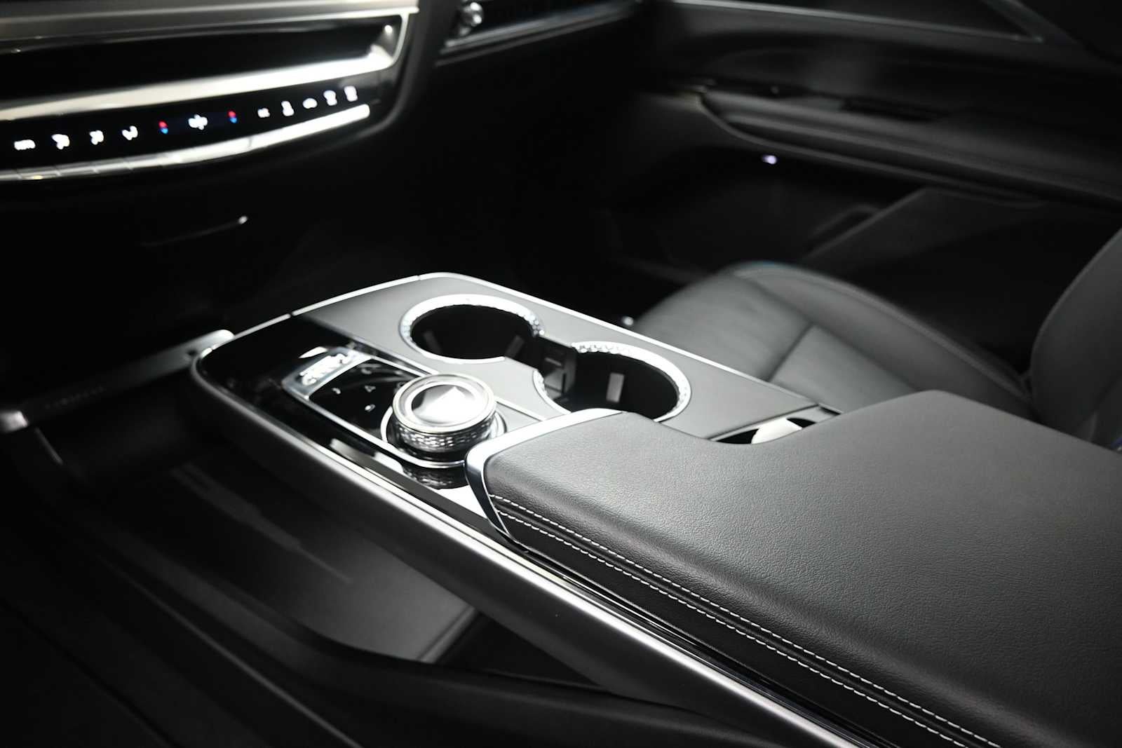 2024 Cadillac LYRIQ Luxury 1