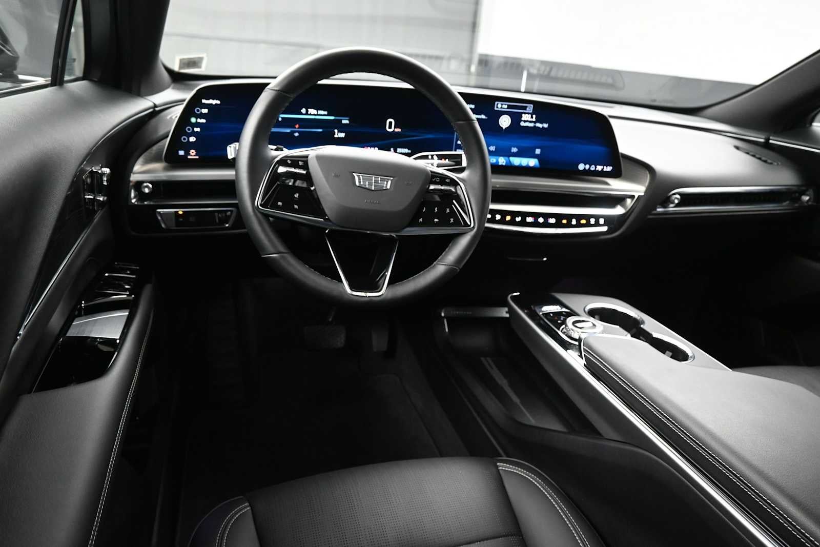 2024 Cadillac LYRIQ Luxury 1