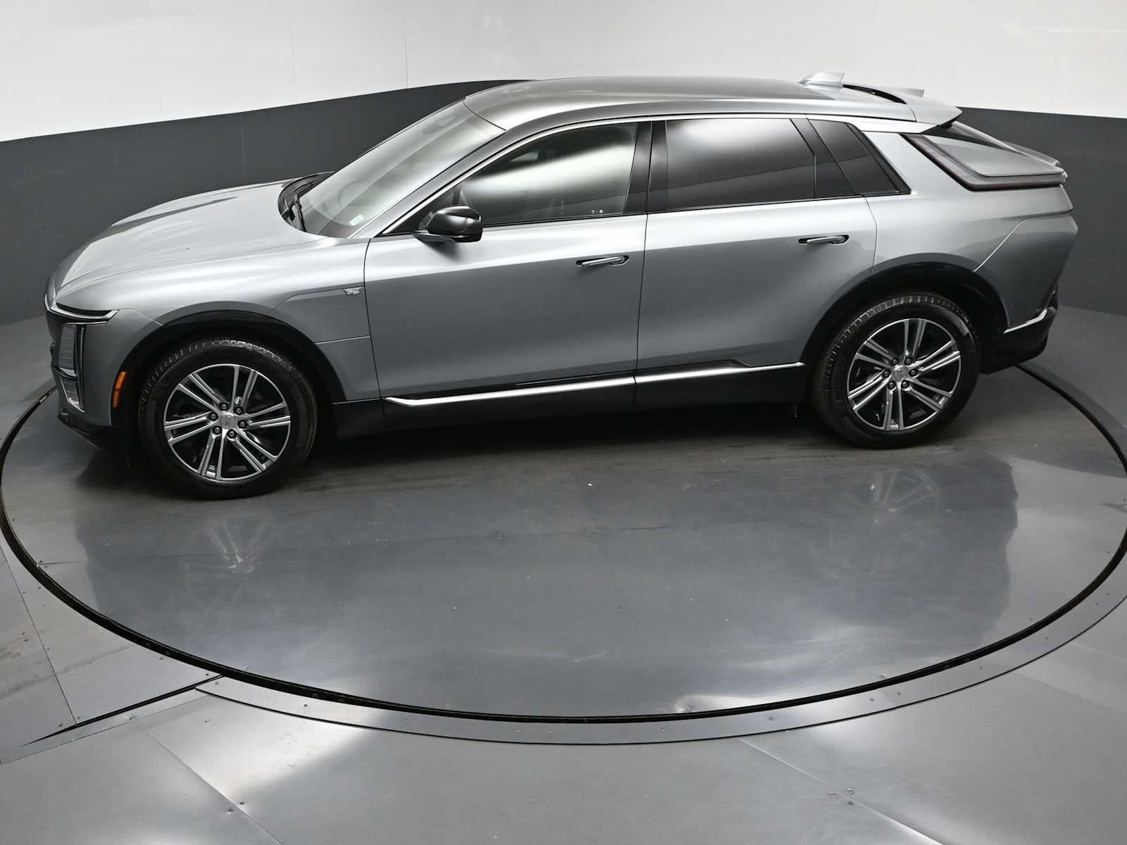 2024 Cadillac LYRIQ Luxury 1