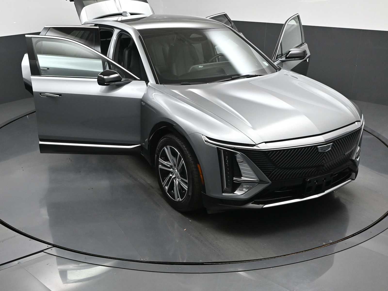 2024 Cadillac LYRIQ Luxury 1