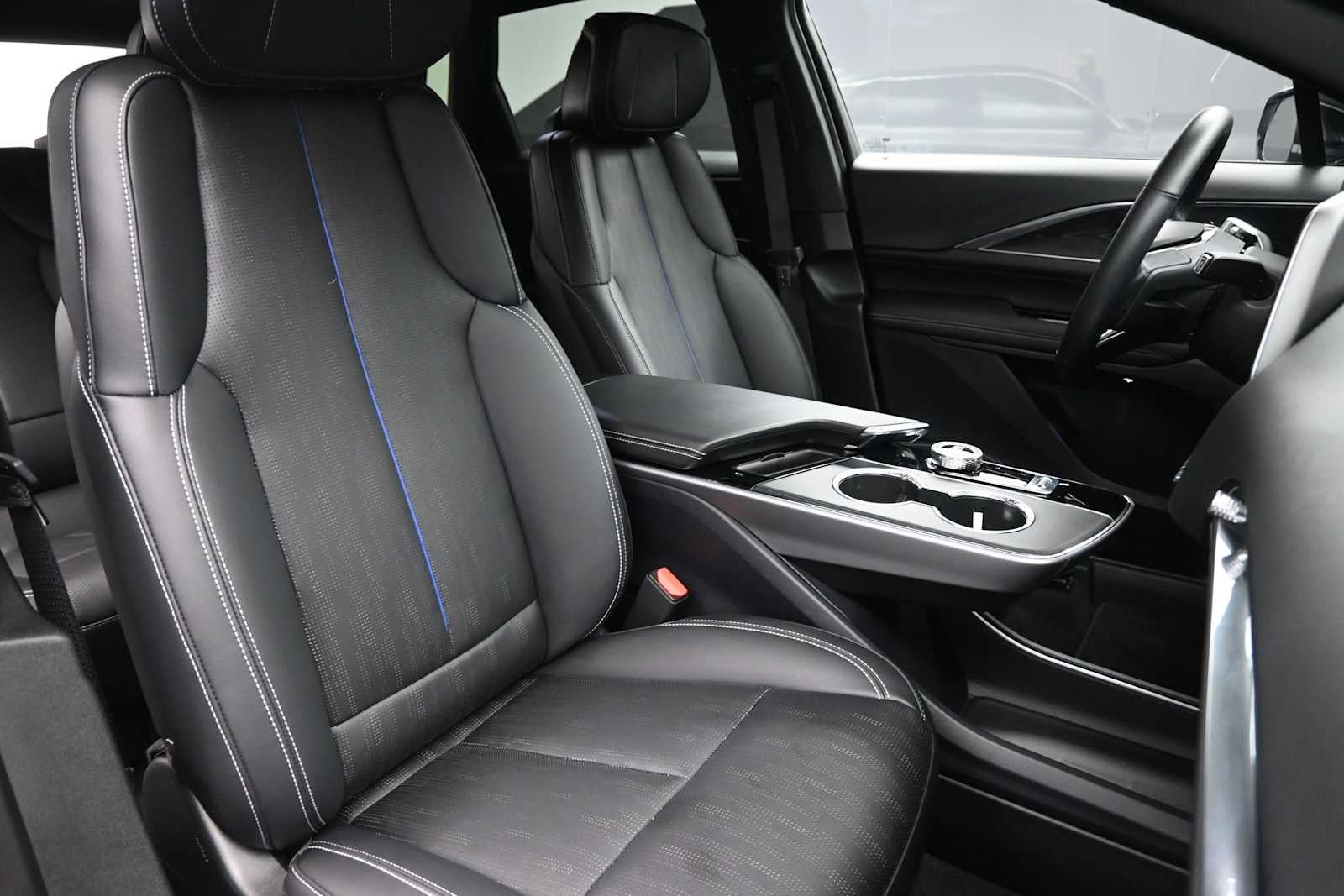 2024 Cadillac LYRIQ Luxury 1