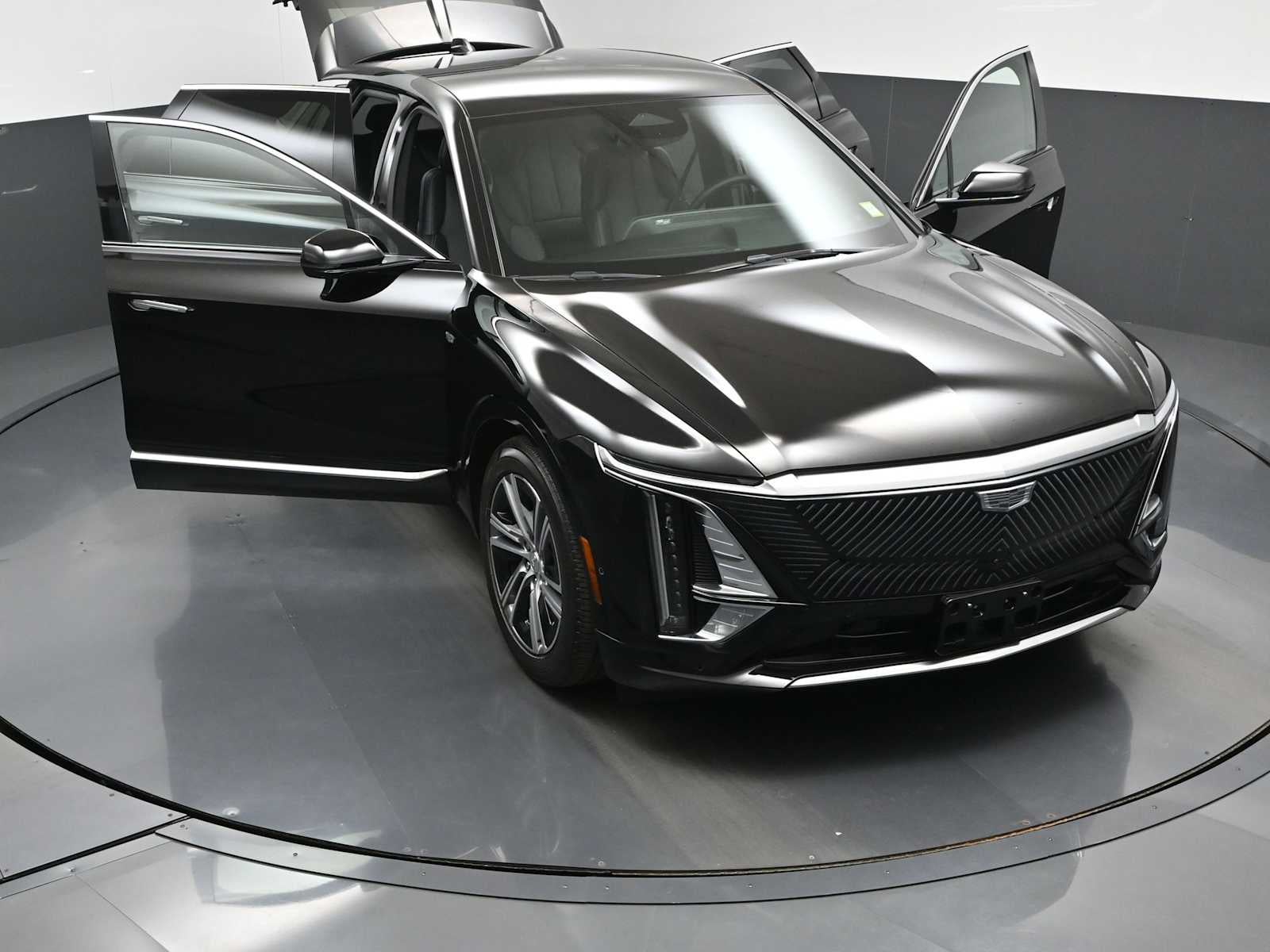 2024 Cadillac LYRIQ Luxury 1