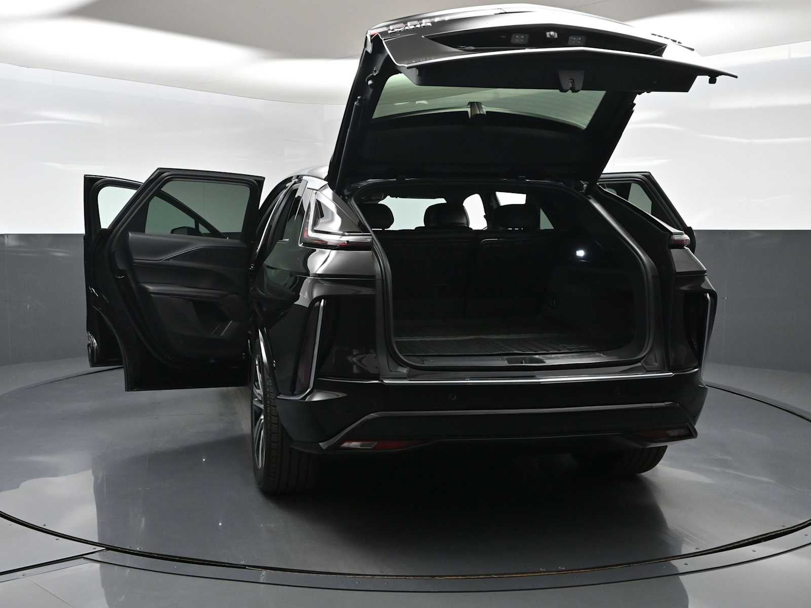 2024 Cadillac LYRIQ Luxury 1