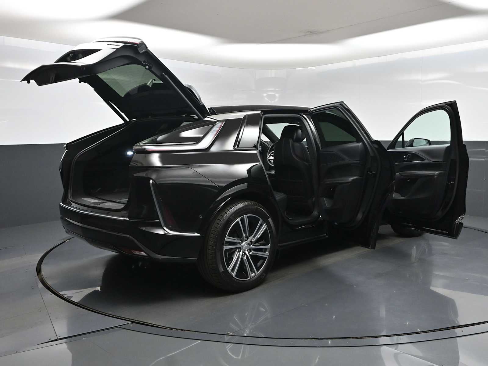 2024 Cadillac LYRIQ Luxury 1