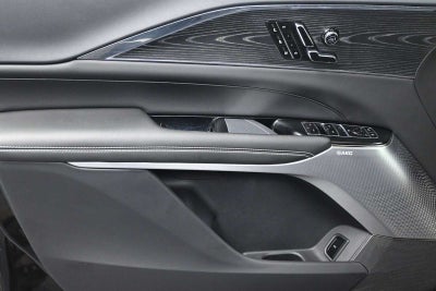 2024 Cadillac LYRIQ Luxury 2