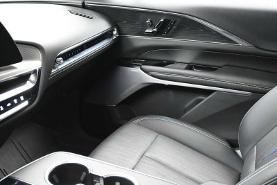2024 Cadillac LYRIQ Luxury 2