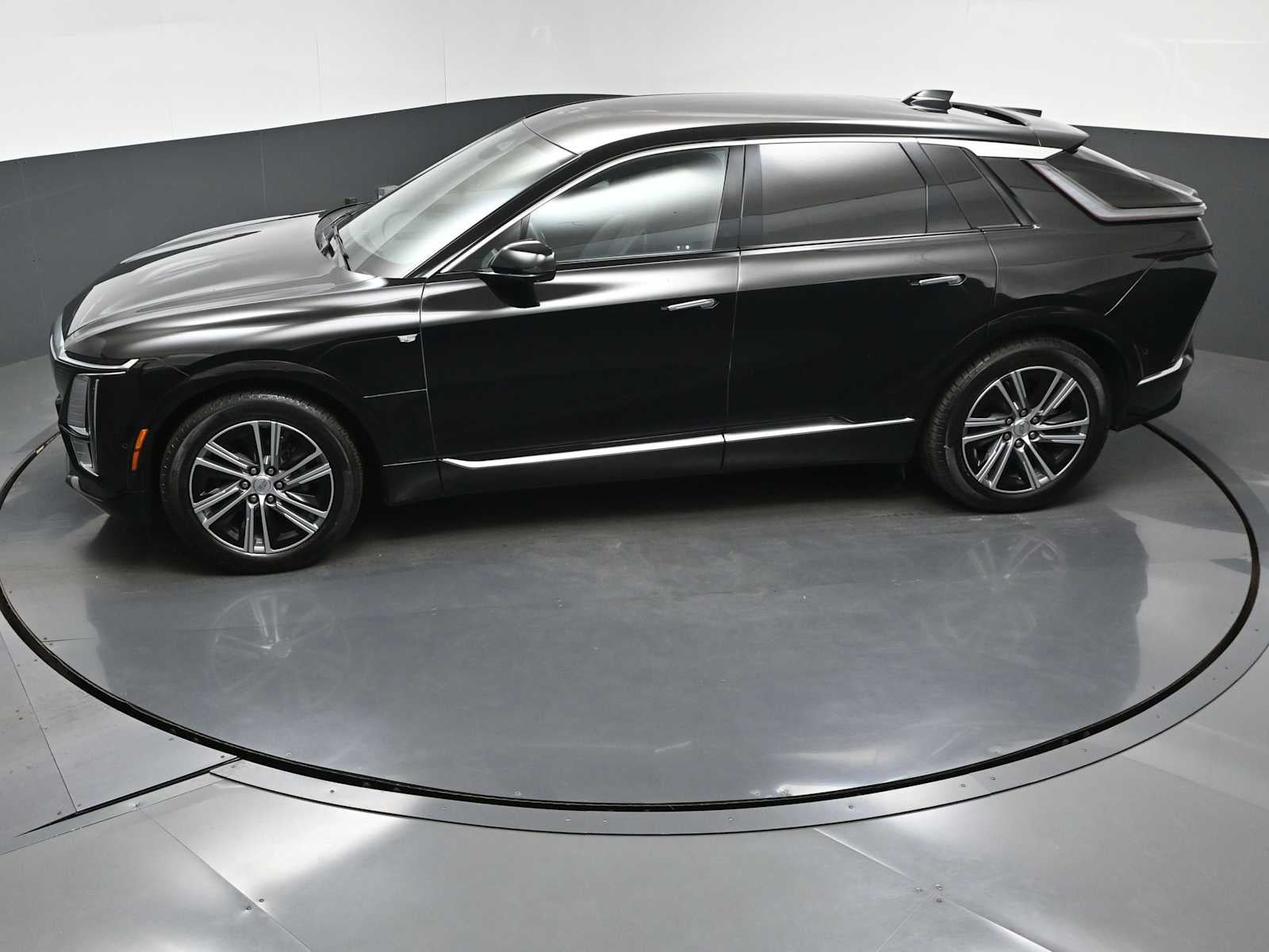 2024 Cadillac LYRIQ Luxury 2