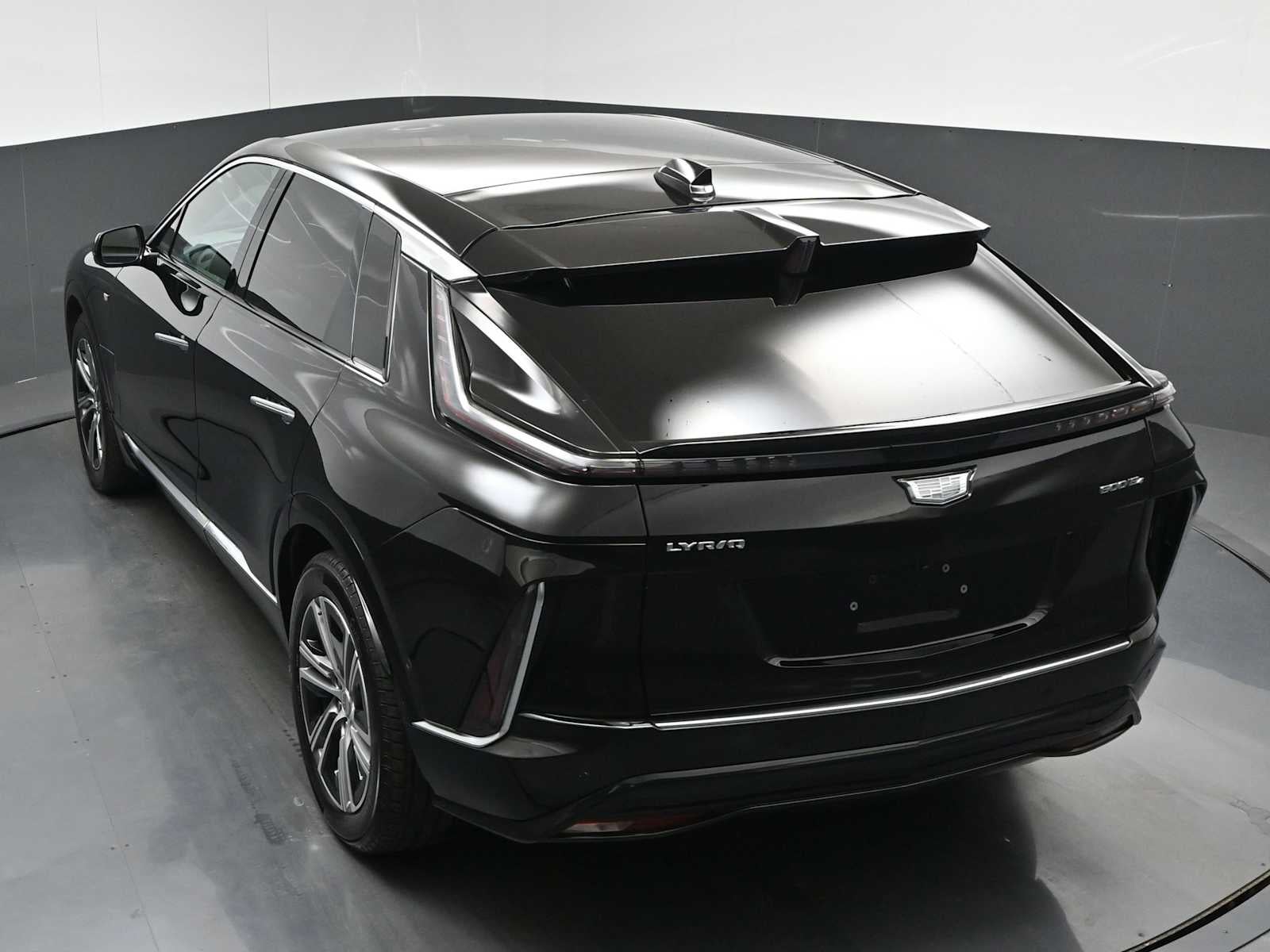 2024 Cadillac LYRIQ Luxury 2