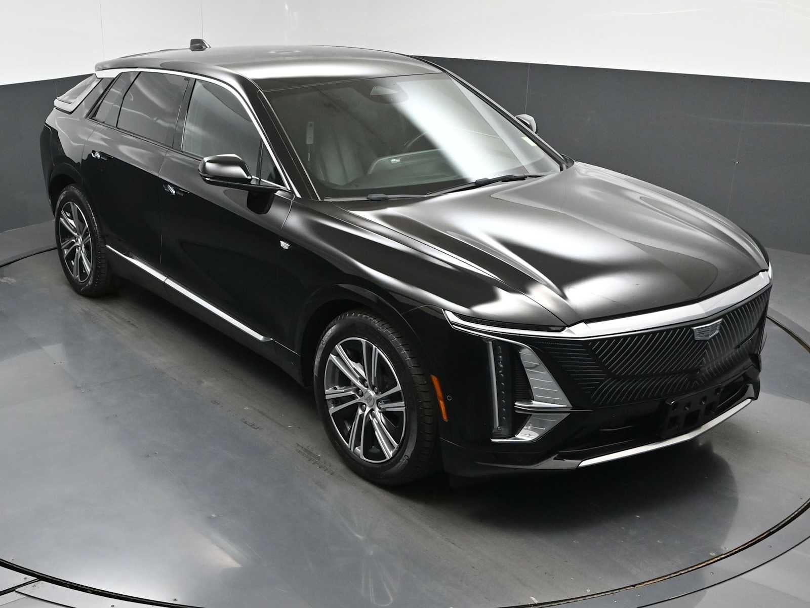 2024 Cadillac LYRIQ Luxury 2