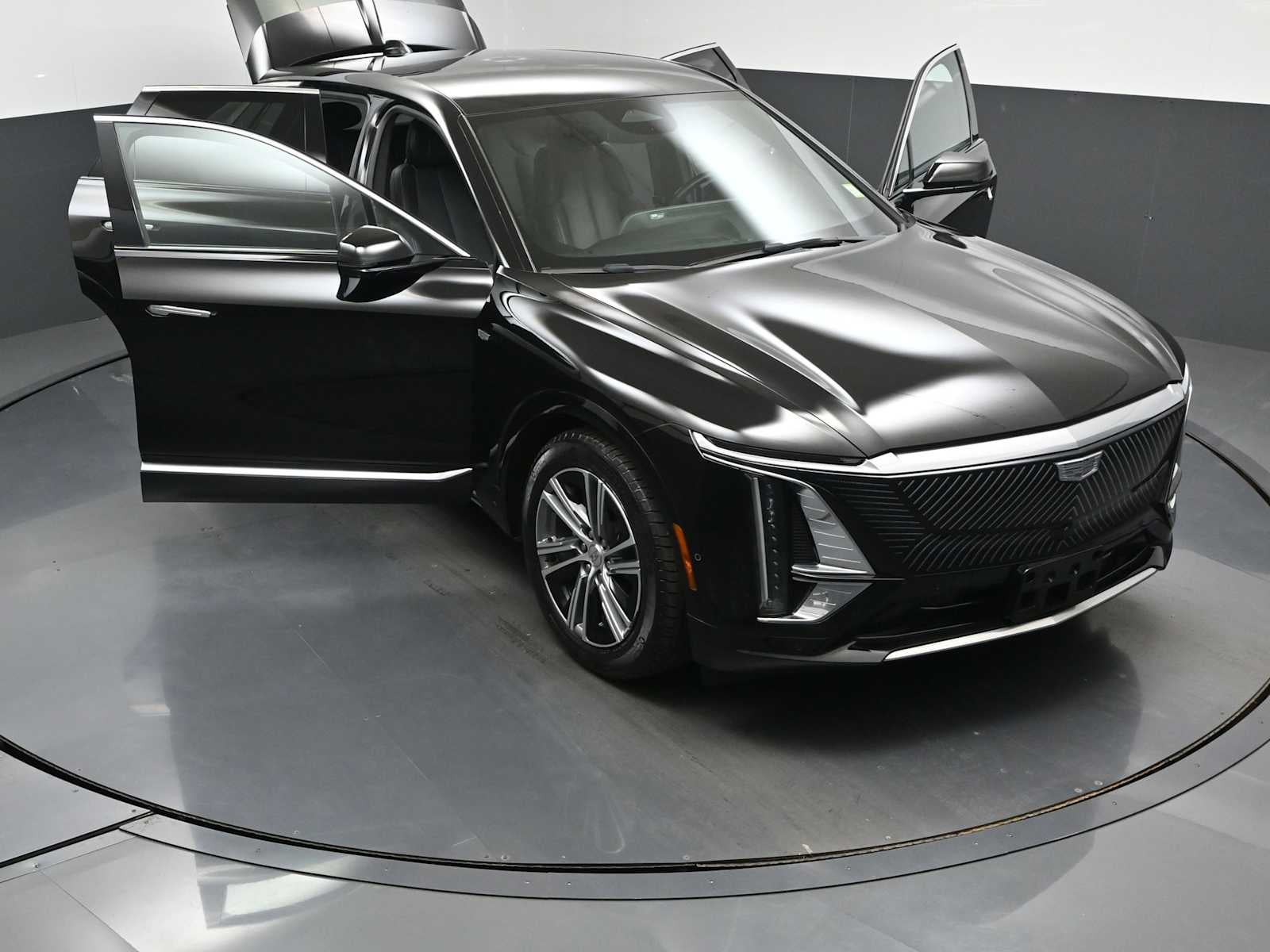 2024 Cadillac LYRIQ Luxury 2