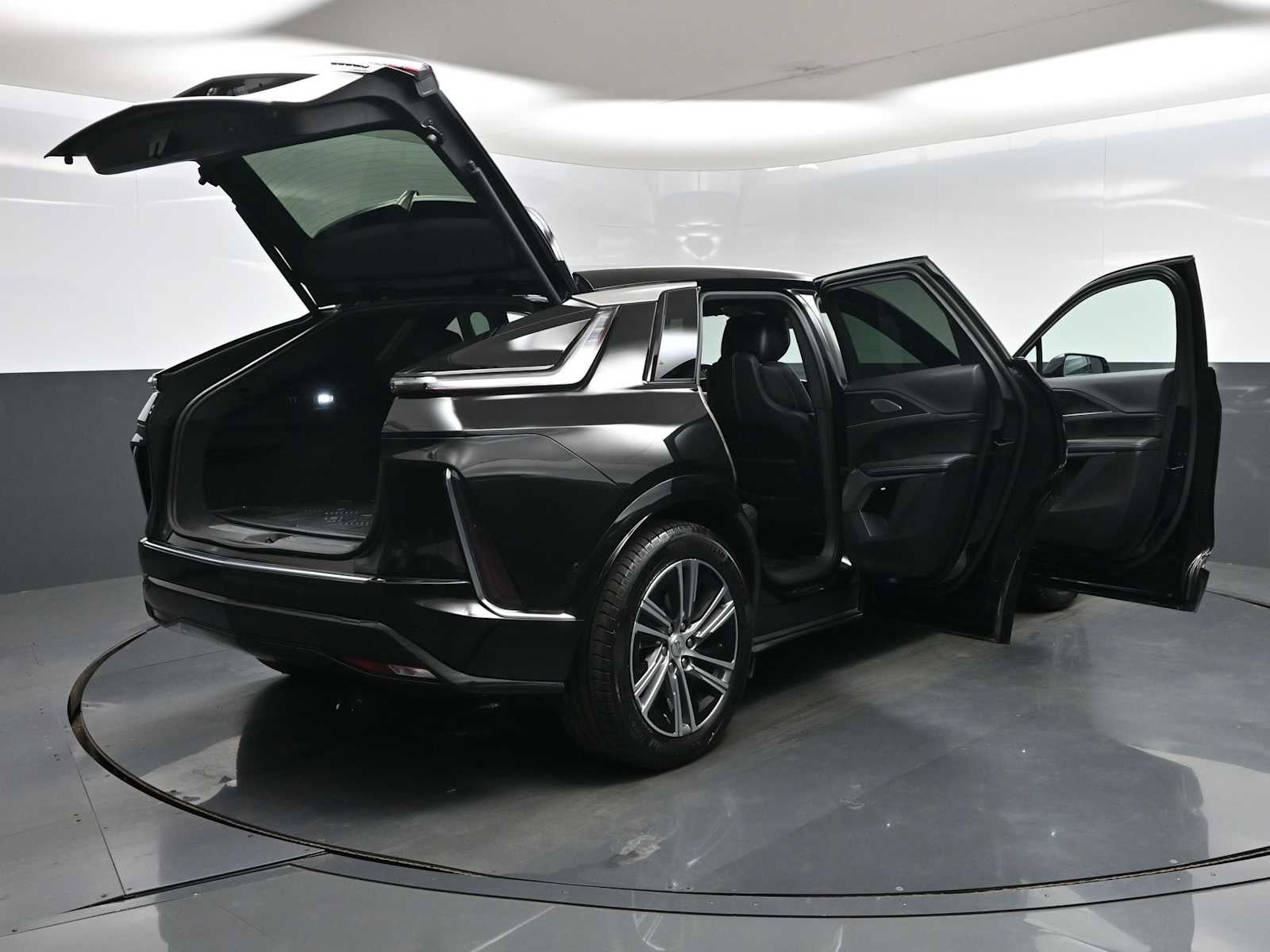 2024 Cadillac LYRIQ Luxury 2