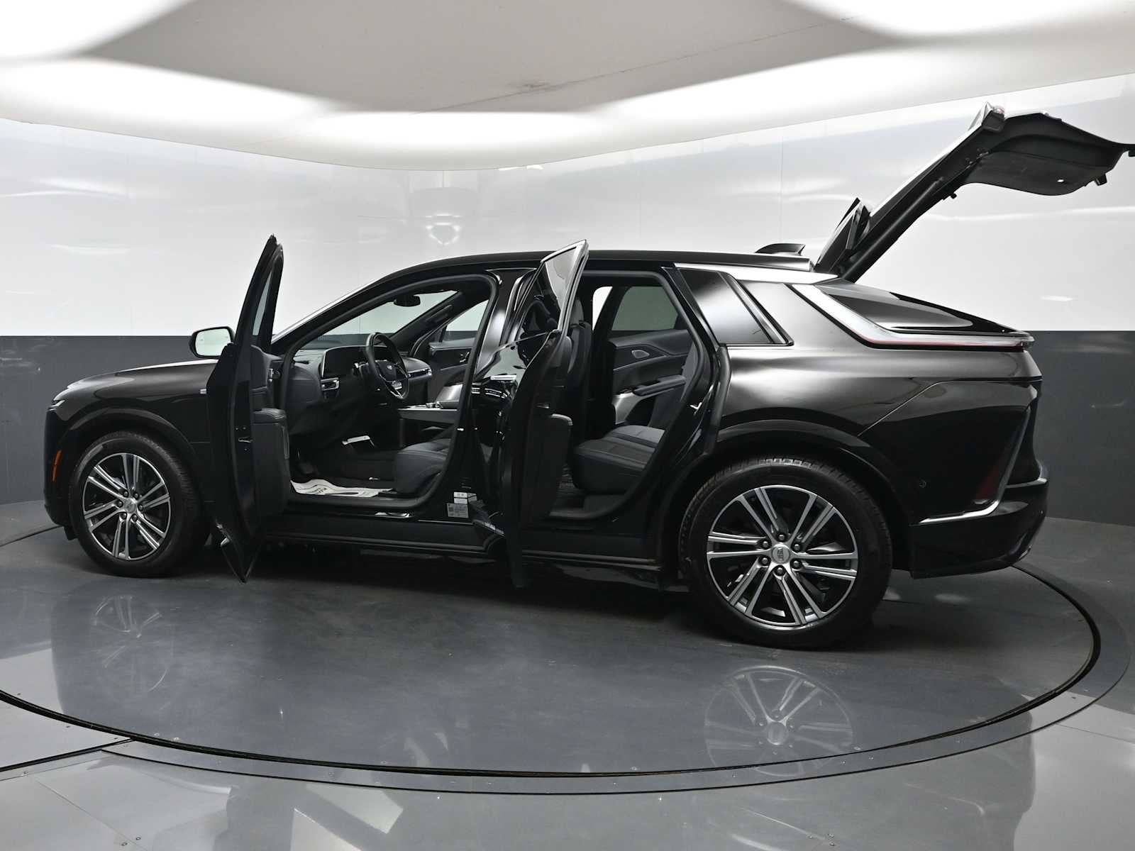 2024 Cadillac LYRIQ Luxury 2