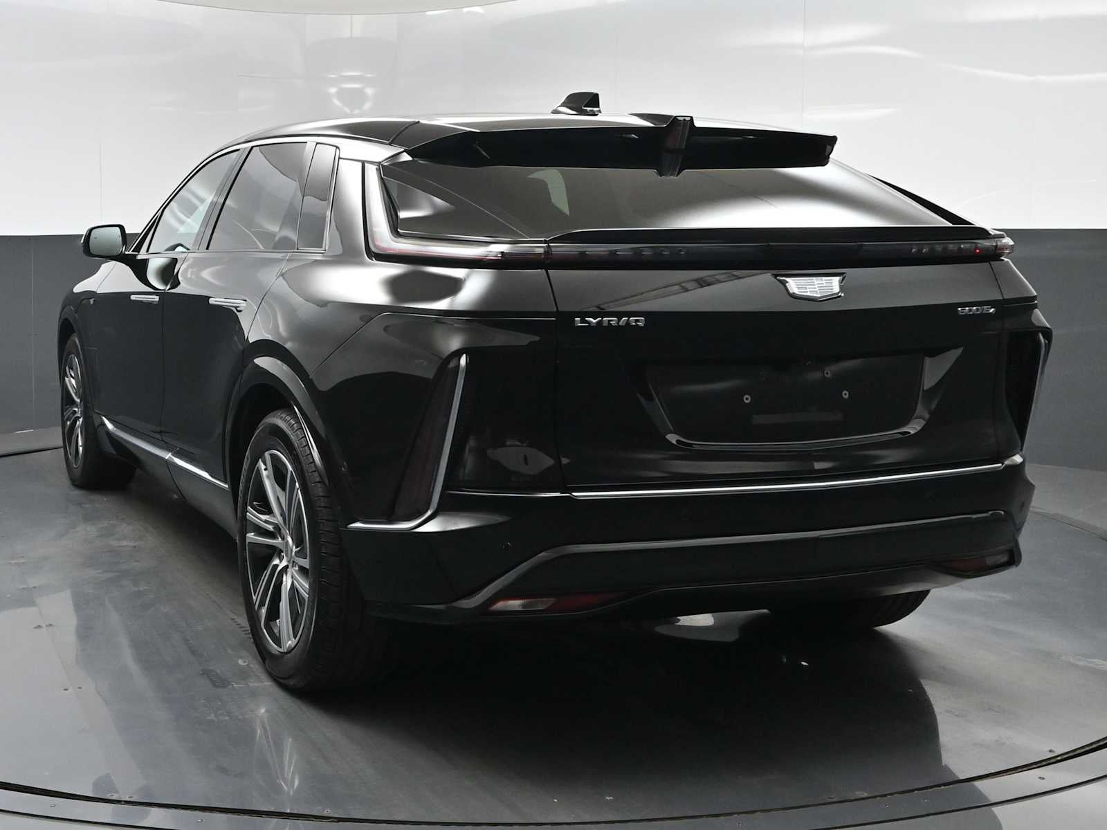 2024 Cadillac LYRIQ Luxury 2