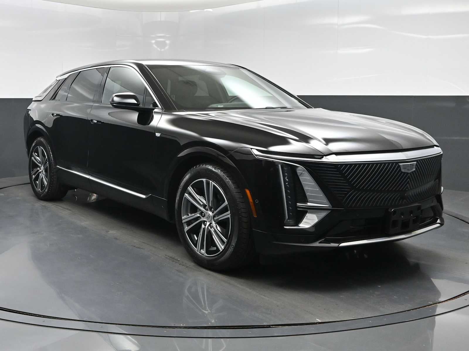 2024 Cadillac LYRIQ Luxury 2