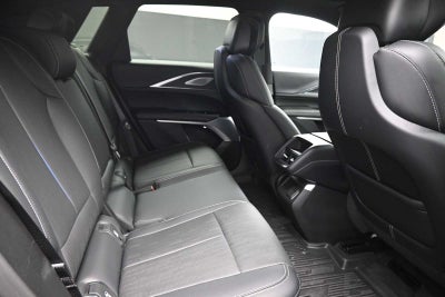 2024 Cadillac LYRIQ Luxury 2