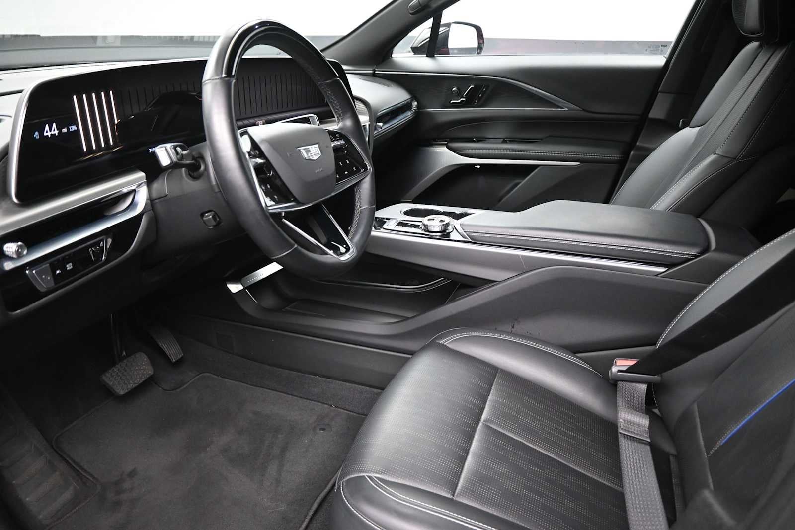 2024 Cadillac LYRIQ Luxury 2