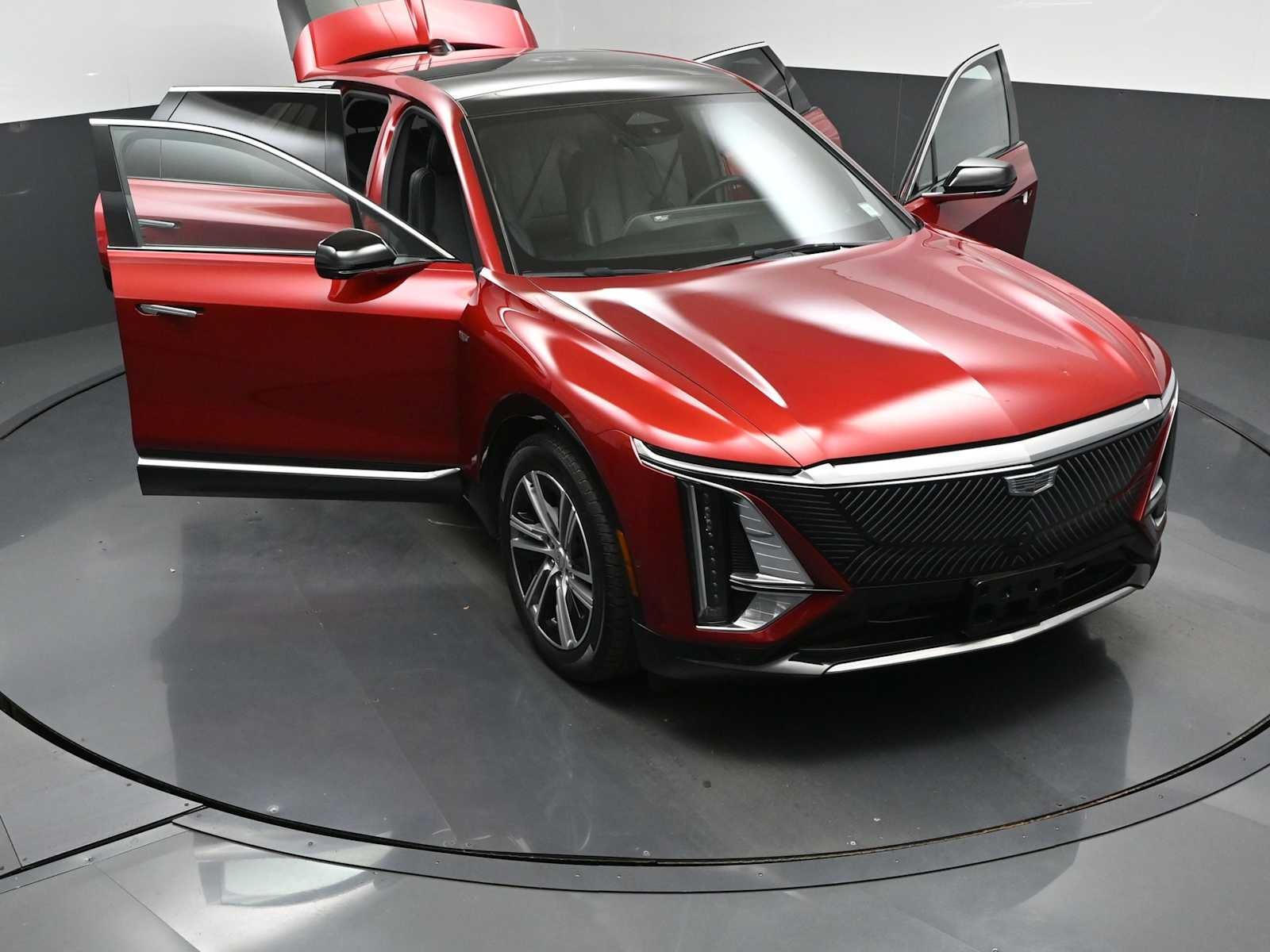 2024 Cadillac LYRIQ Luxury 2