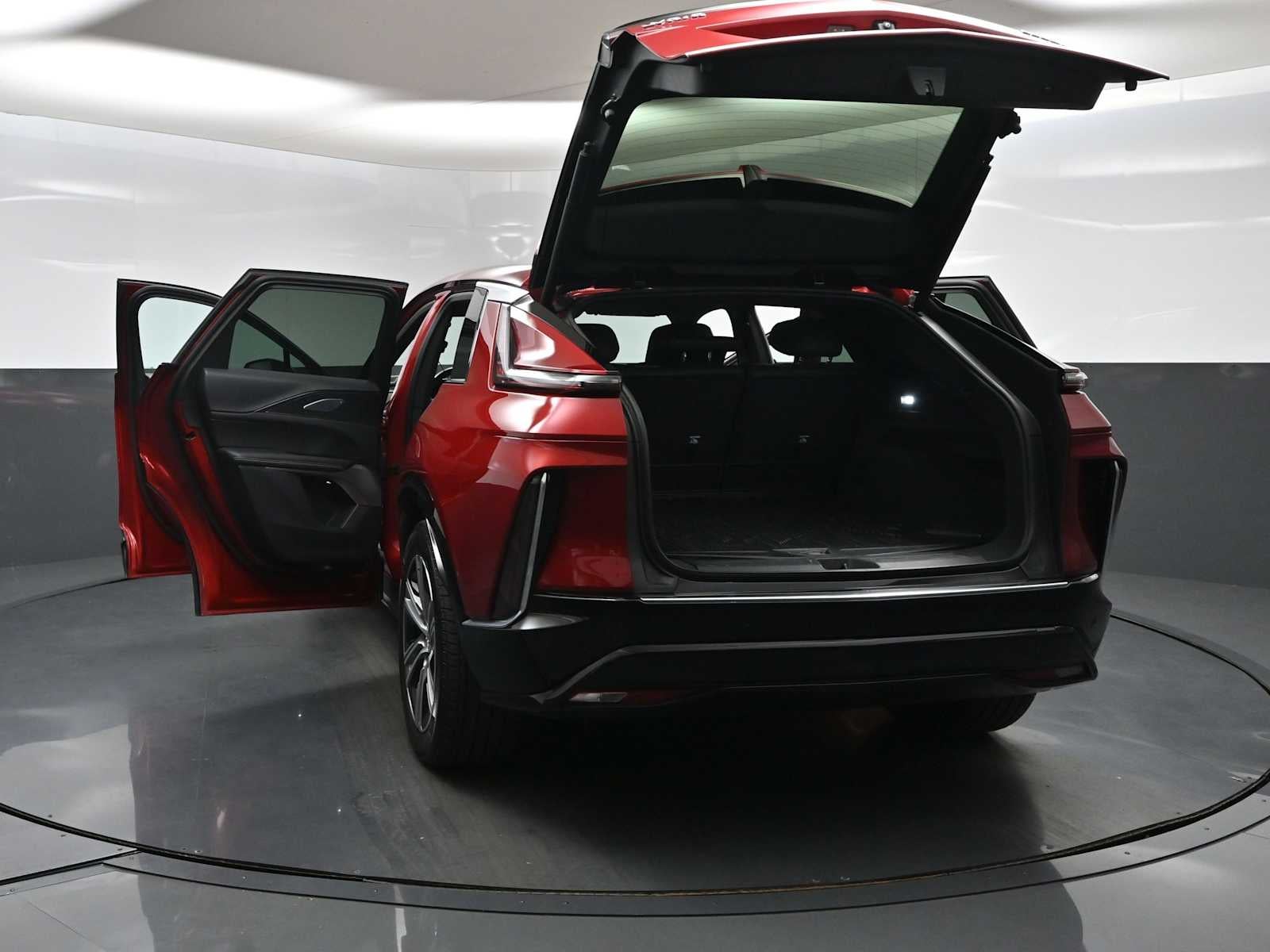 2024 Cadillac LYRIQ Luxury 2
