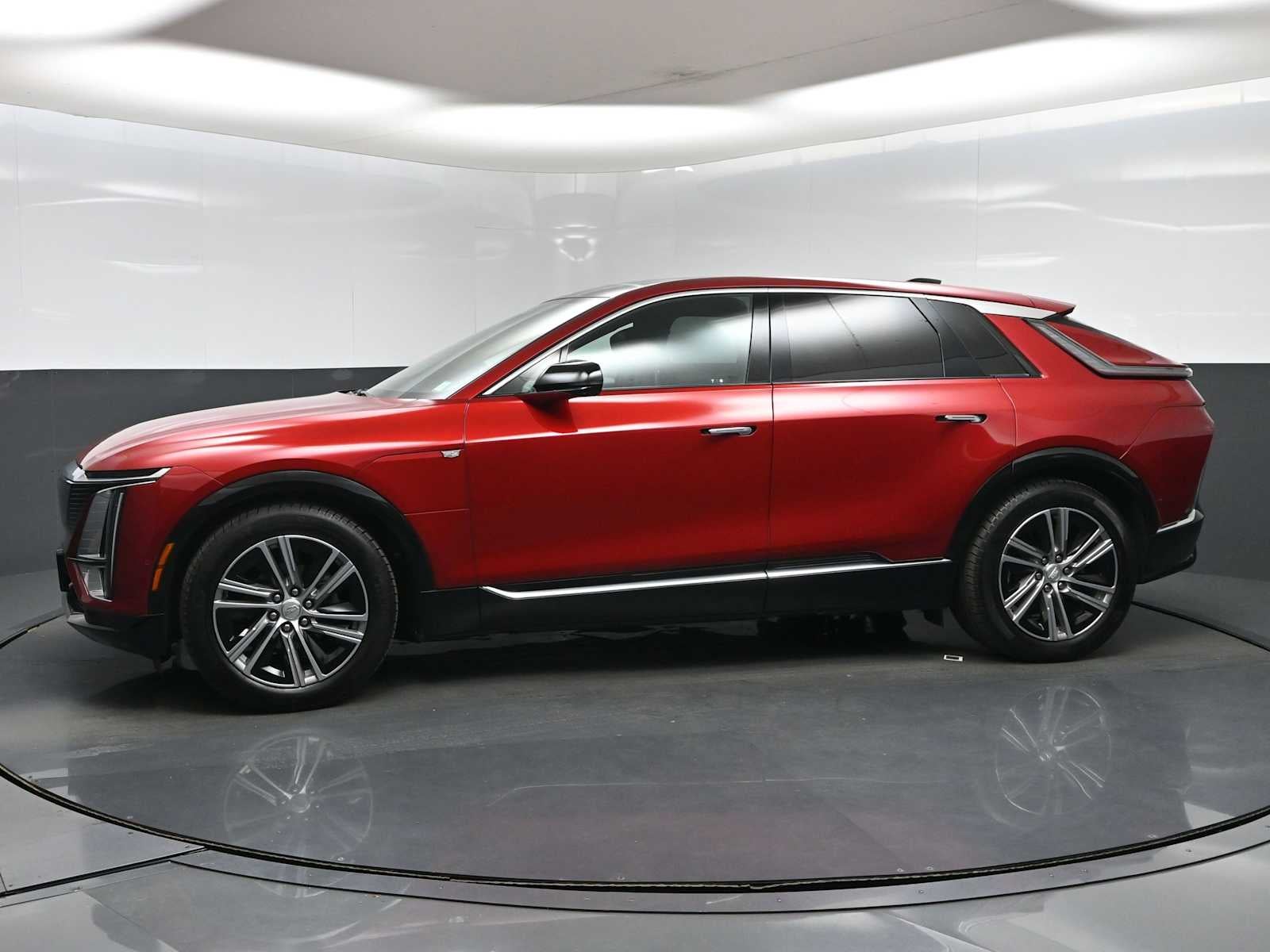 2024 Cadillac LYRIQ Luxury 2