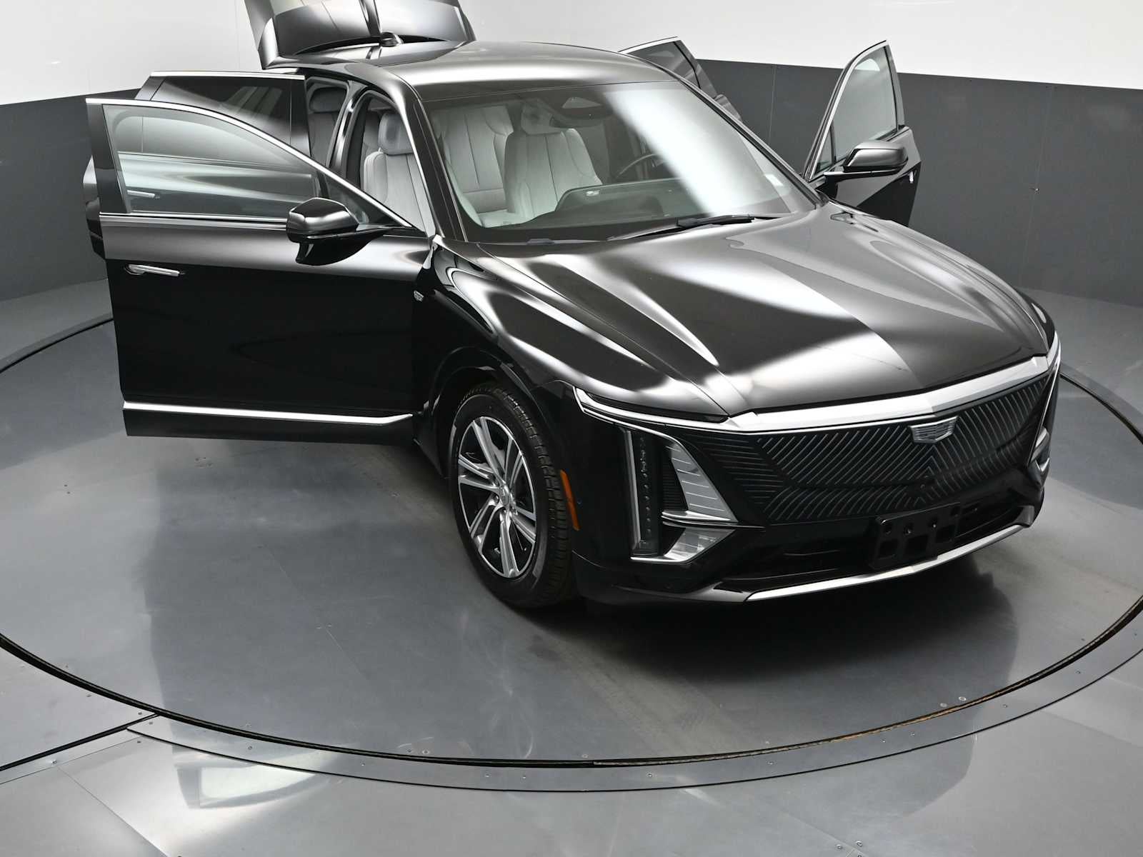 2024 Cadillac LYRIQ Luxury 2