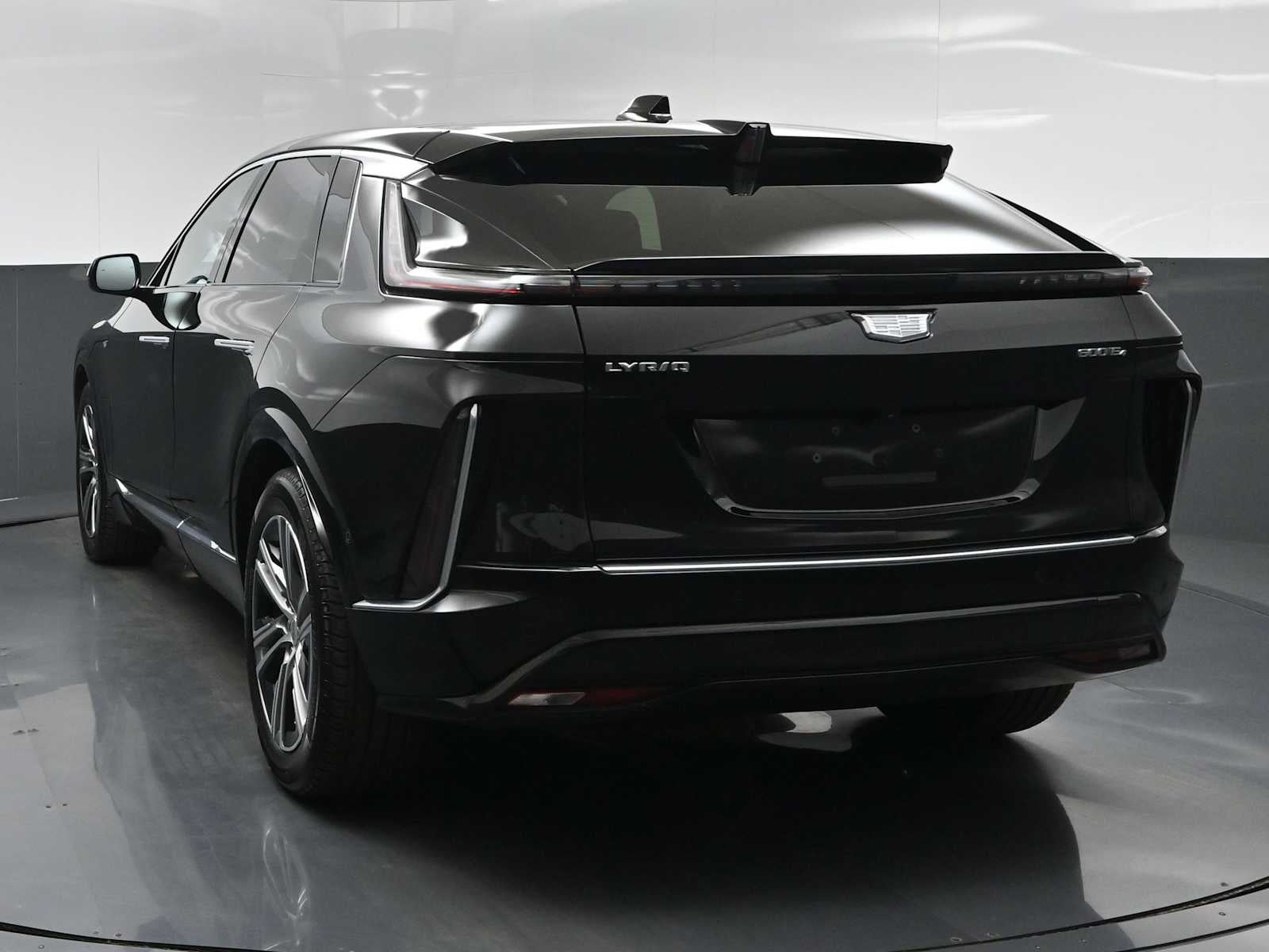2024 Cadillac LYRIQ Luxury 2