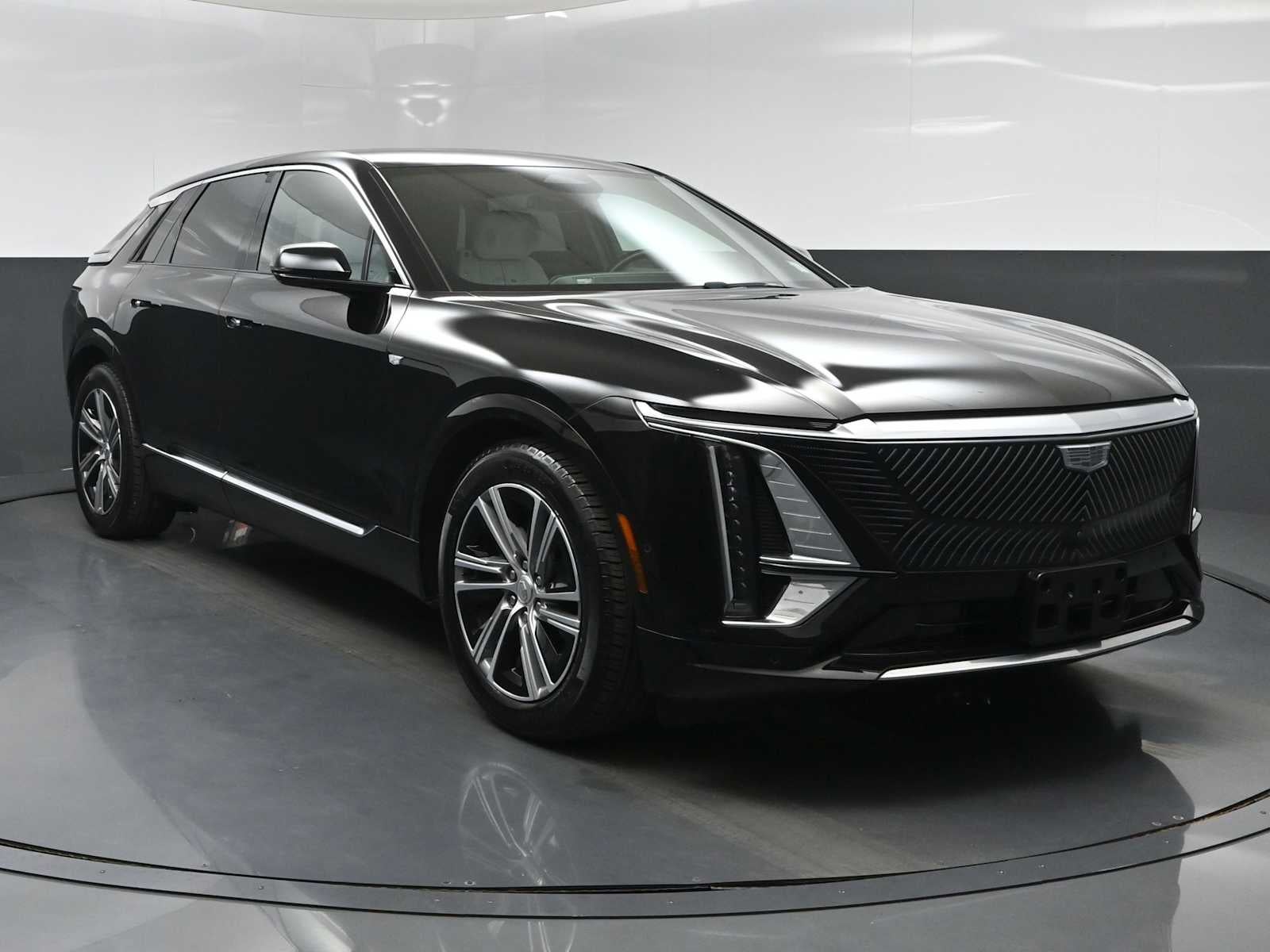 2024 Cadillac LYRIQ Luxury 2