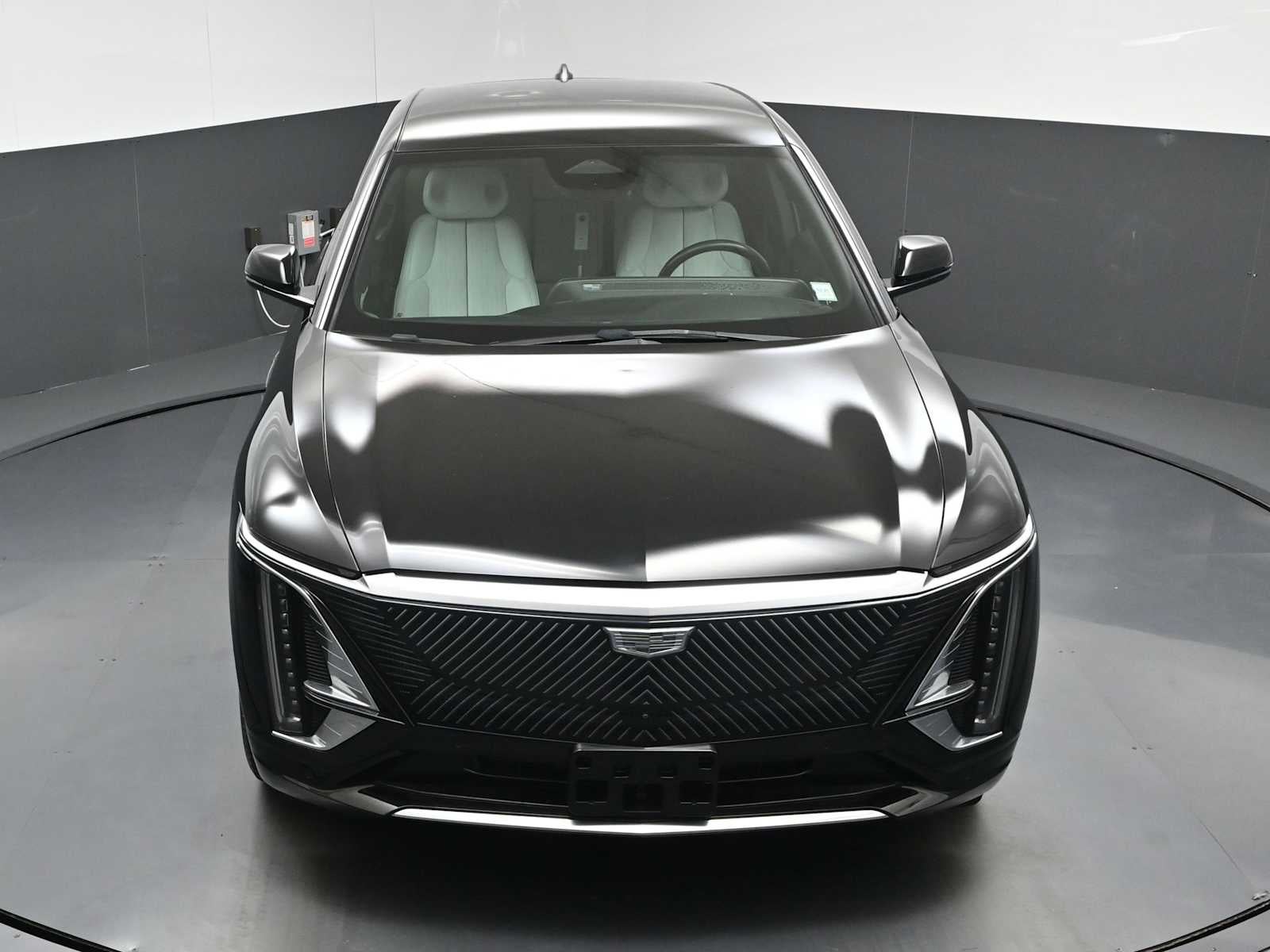 2024 Cadillac LYRIQ Luxury 2