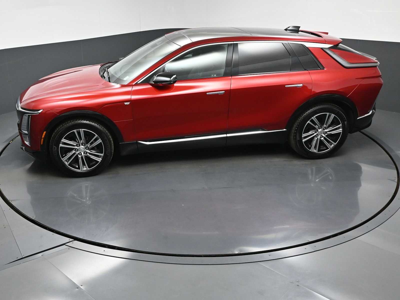 2024 Cadillac LYRIQ Luxury 2