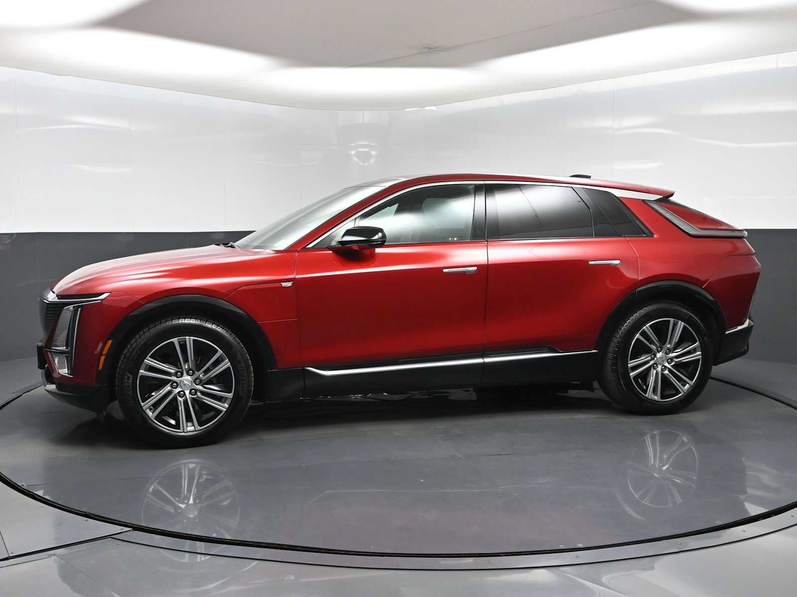 2024 Cadillac LYRIQ Luxury 2