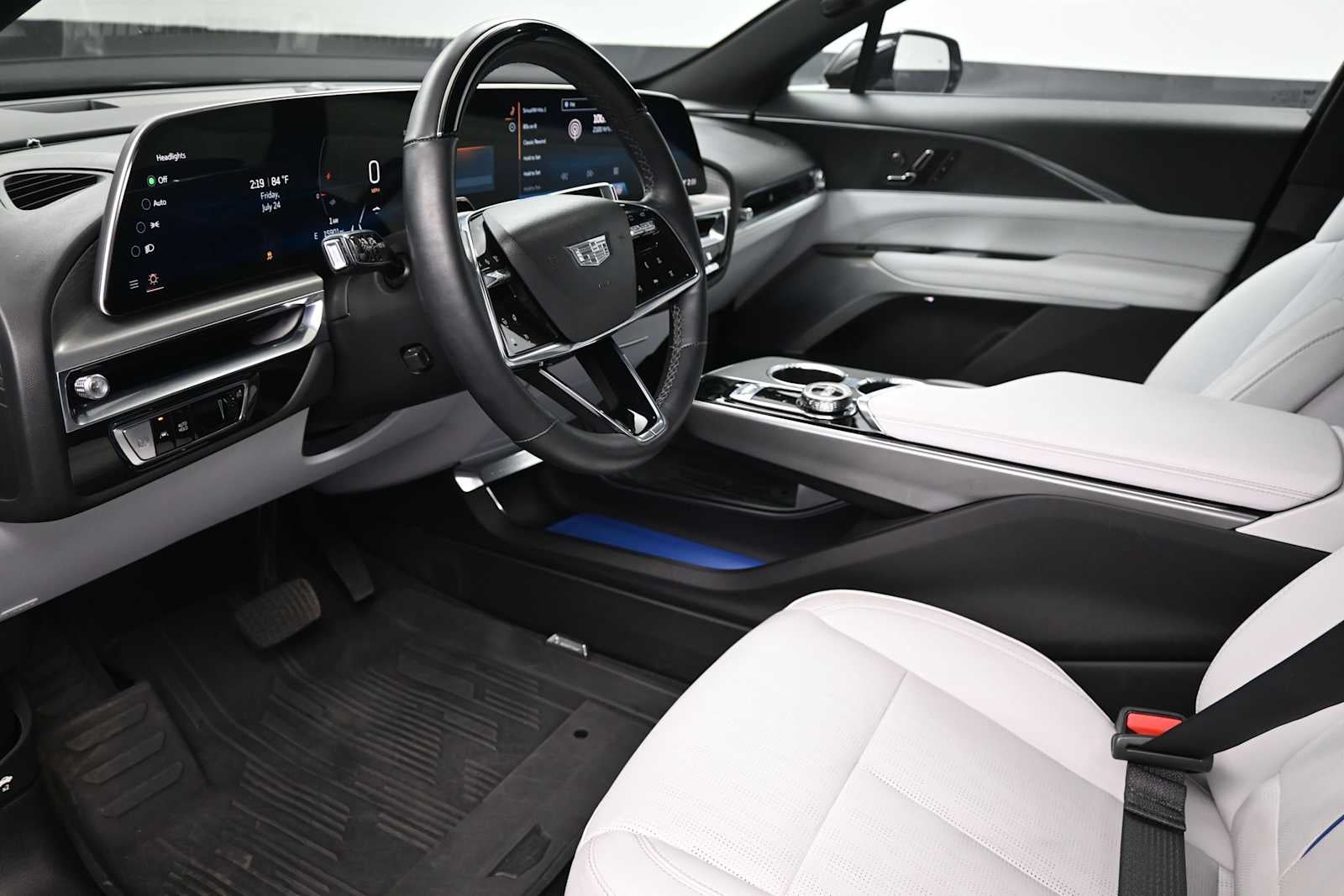 2024 Cadillac LYRIQ Luxury 3