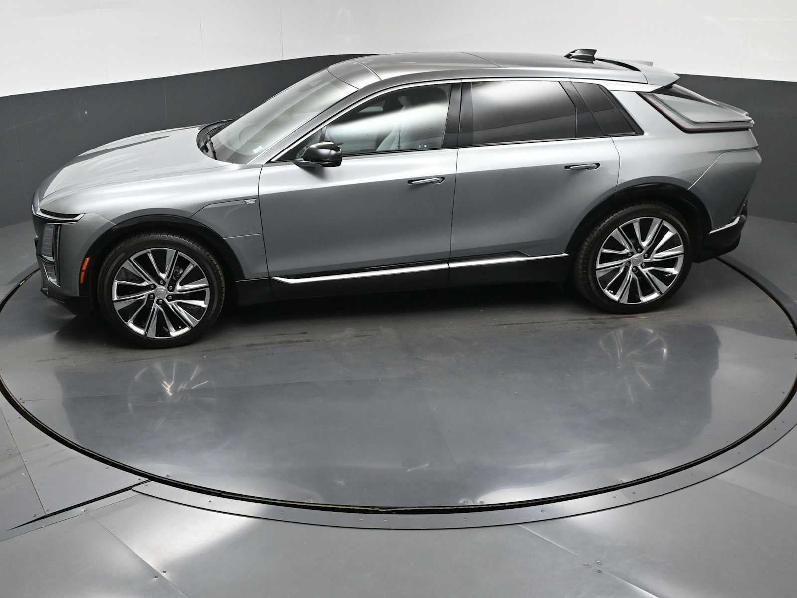 2024 Cadillac LYRIQ Luxury 3