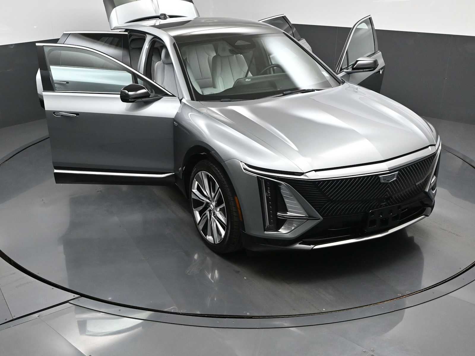 2024 Cadillac LYRIQ Luxury 3