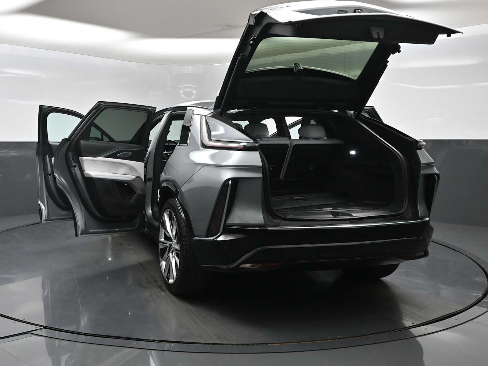2024 Cadillac LYRIQ Luxury 3
