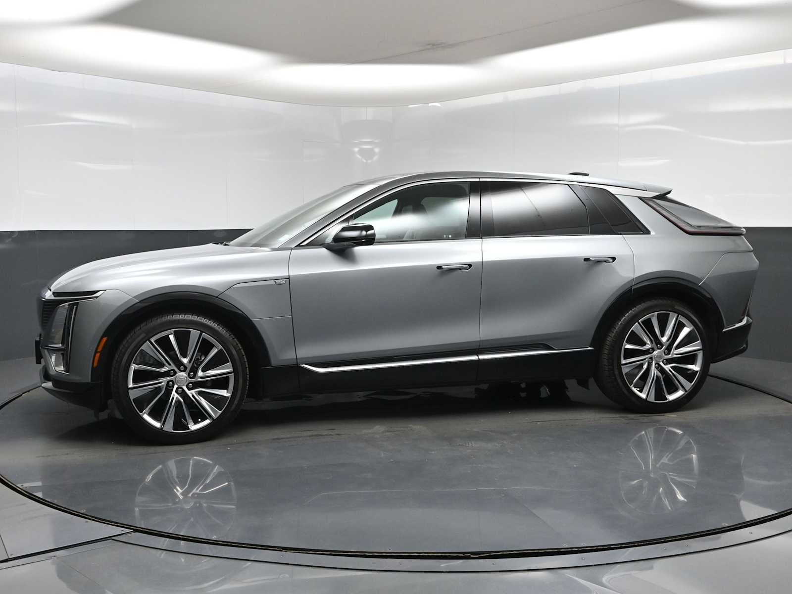 2024 Cadillac LYRIQ Luxury 3