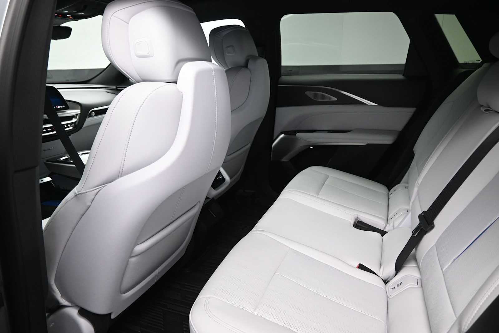 2024 Cadillac LYRIQ Luxury 3