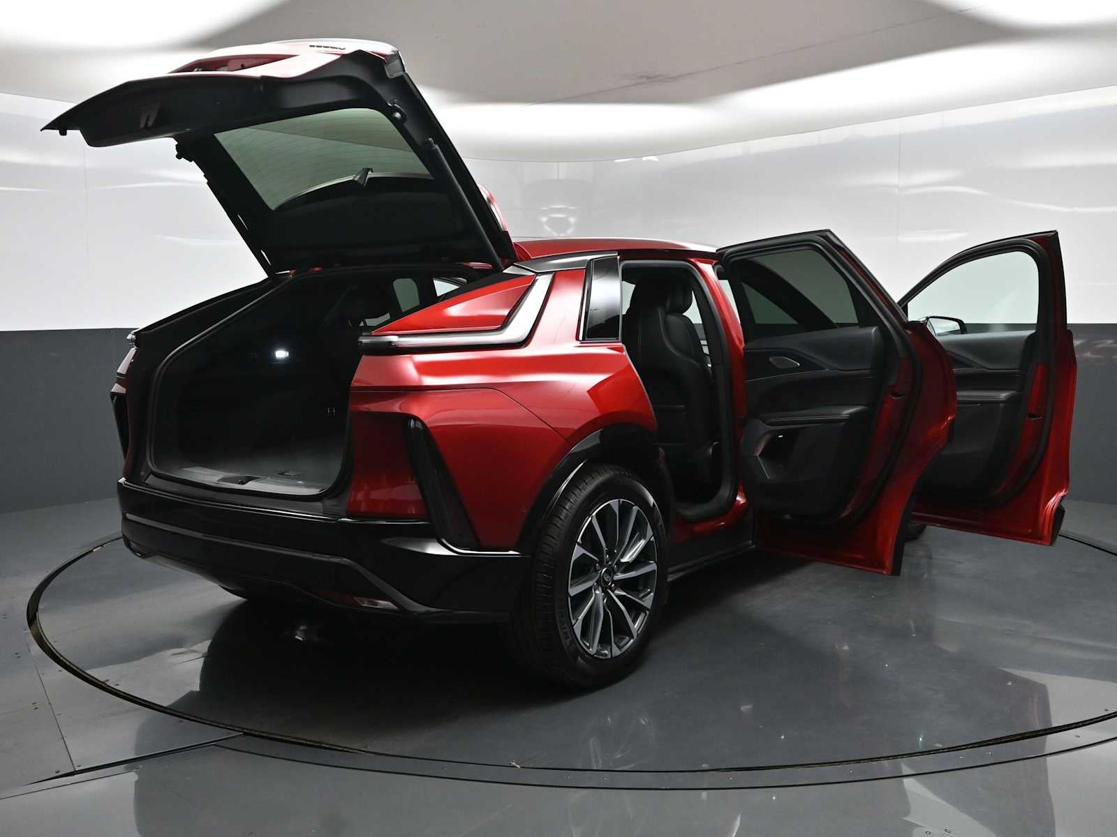 2024 Cadillac LYRIQ Sport 2
