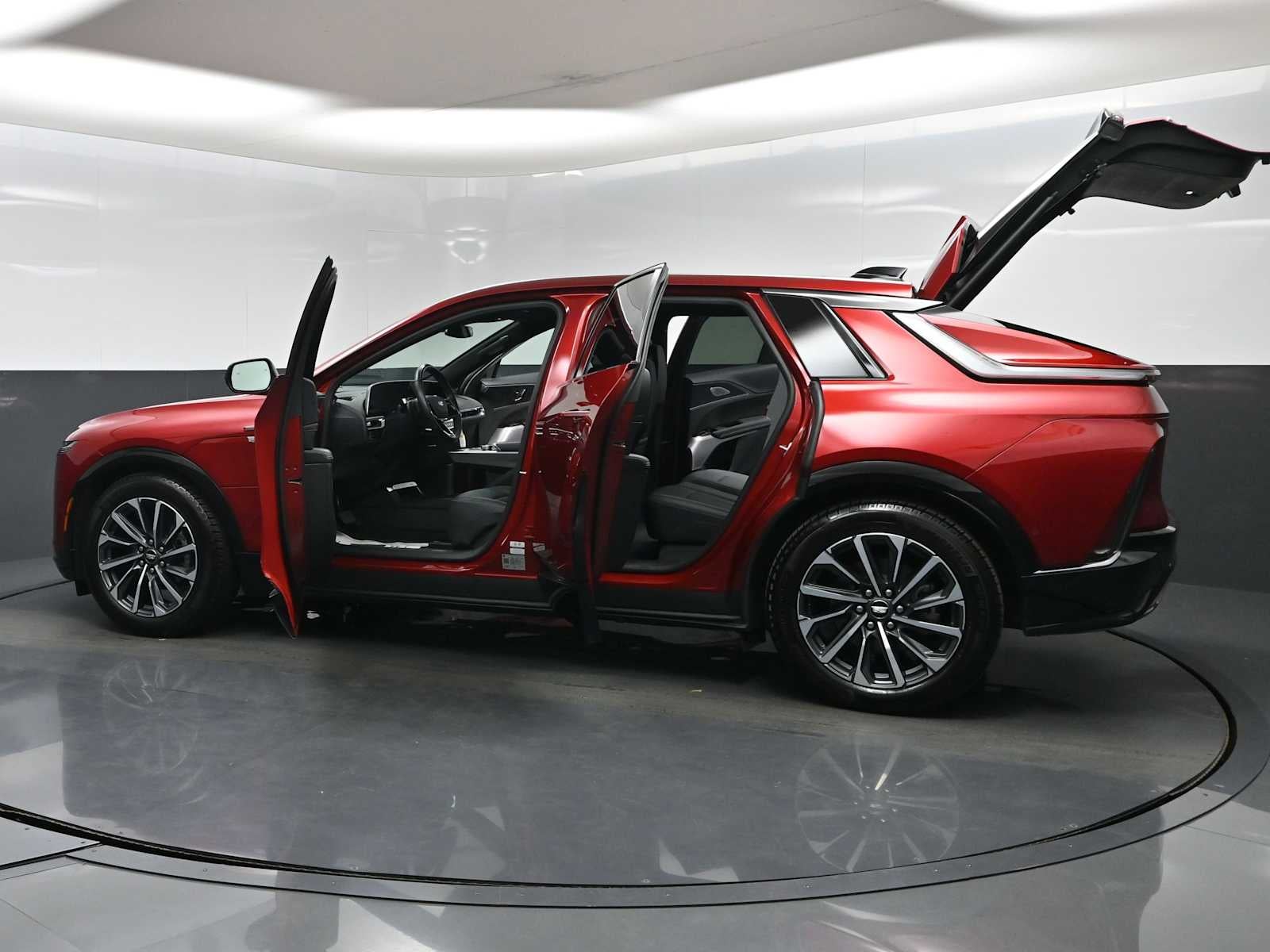 2024 Cadillac LYRIQ Sport 2