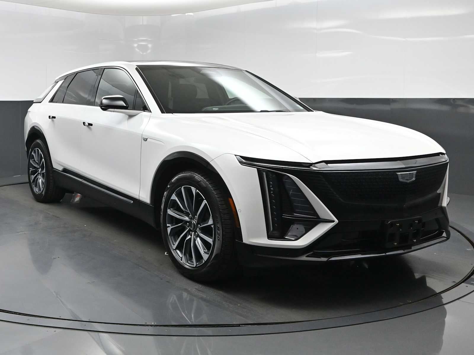 2024 Cadillac LYRIQ Sport 2