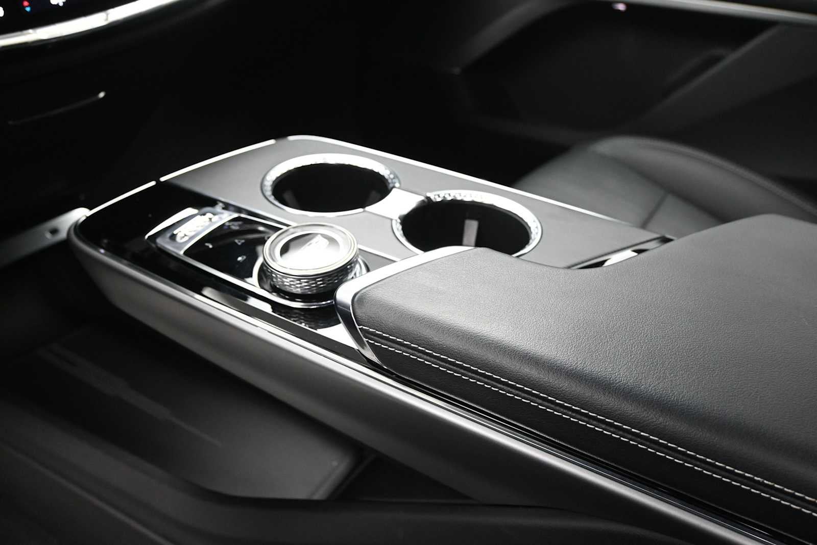 2024 Cadillac LYRIQ Sport 2