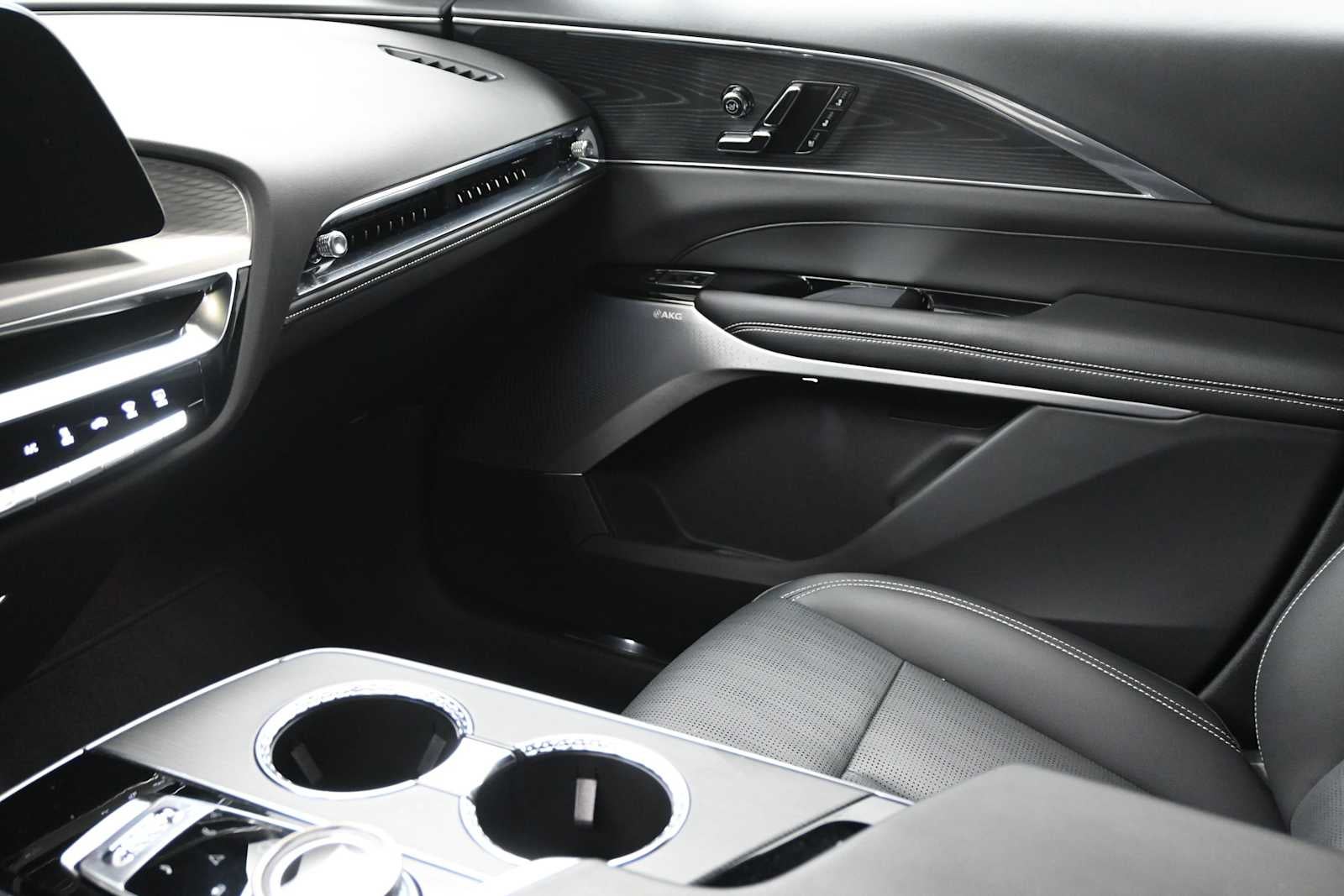 2024 Cadillac LYRIQ Sport 2